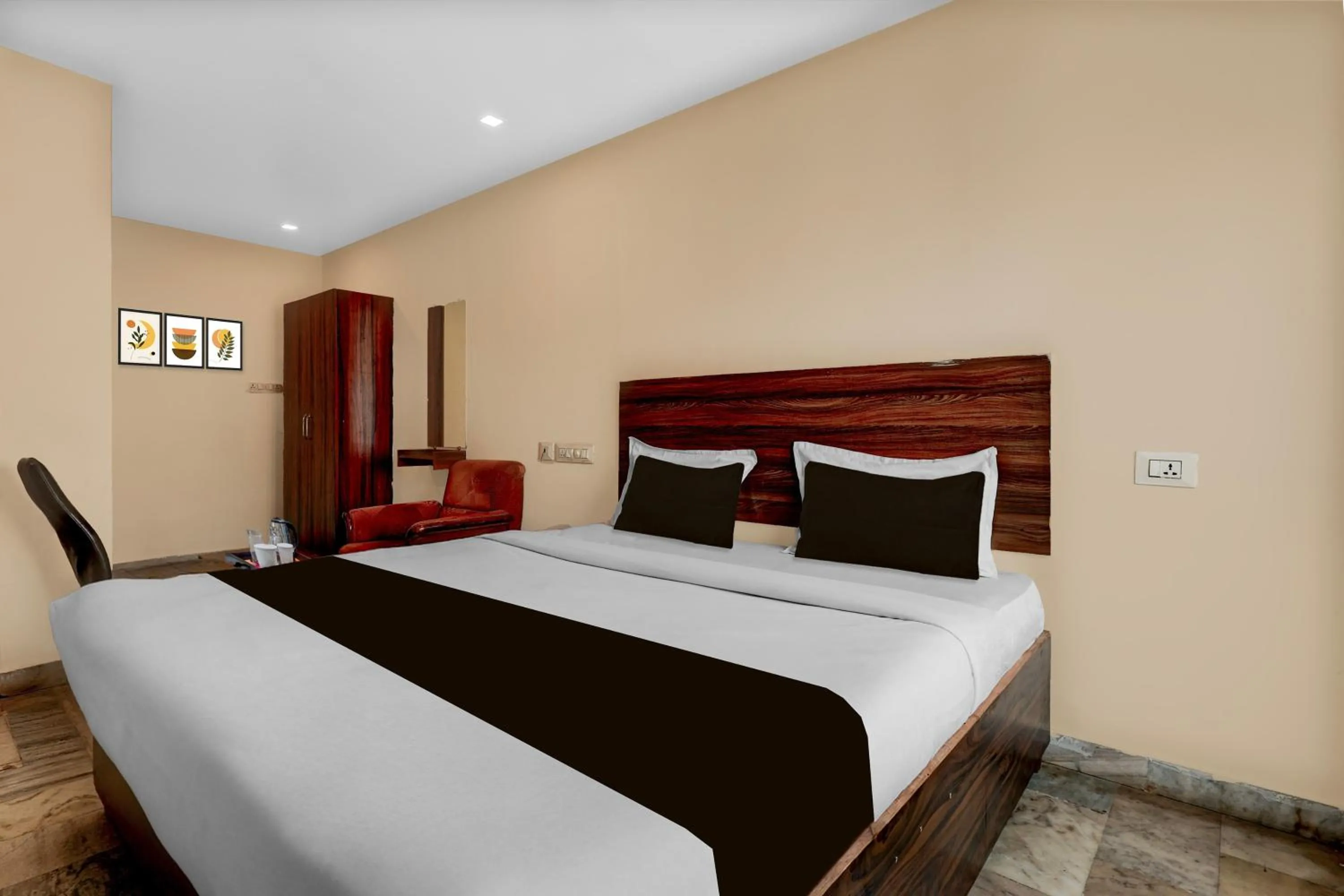 Standard Double Room - single occupancy in Hotel O Benz Circle Crossway Vijayawada Formerly Akshaya Elite