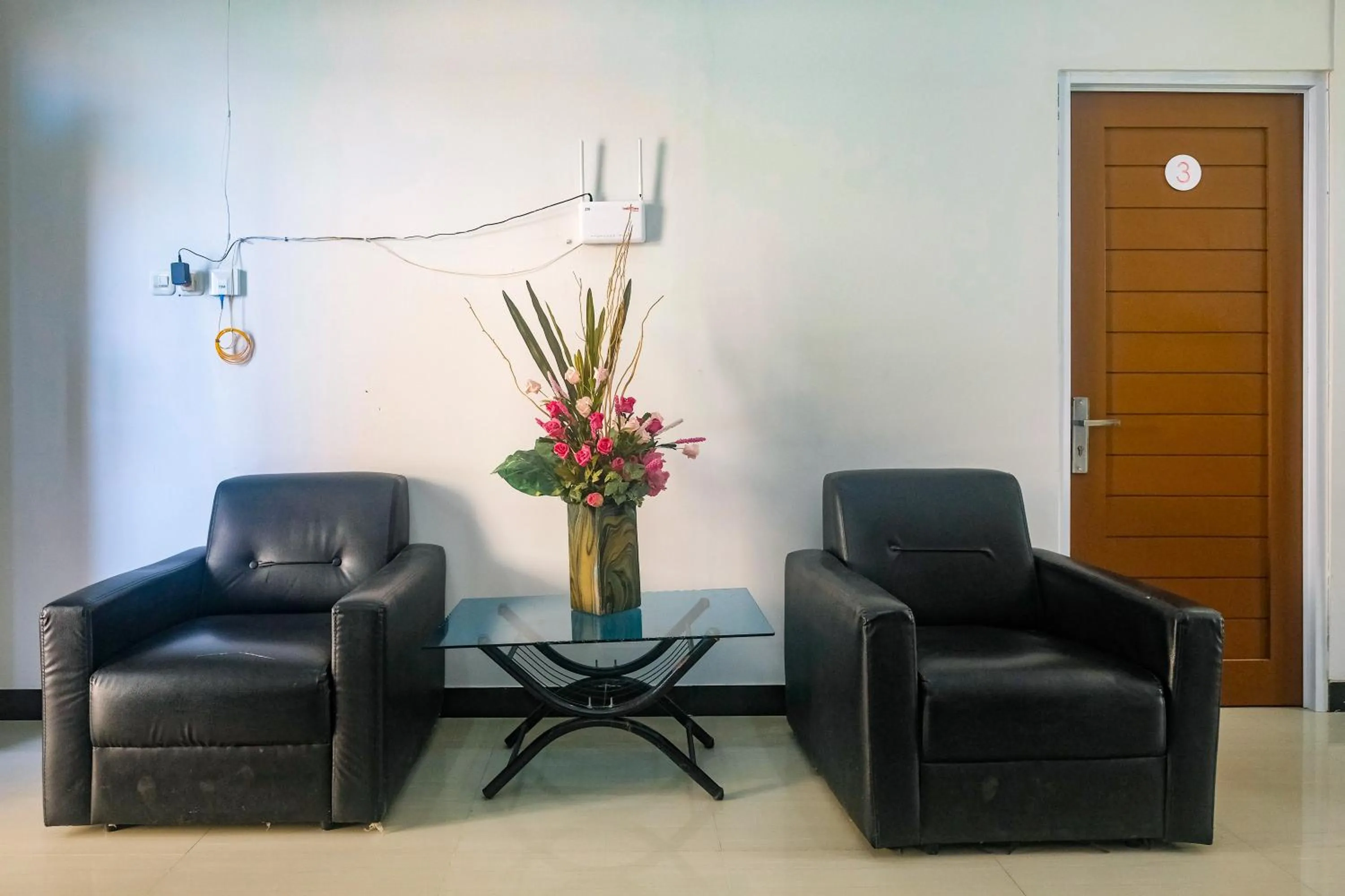 Lobby or reception in RedDoorz Near Majapahit Semarang