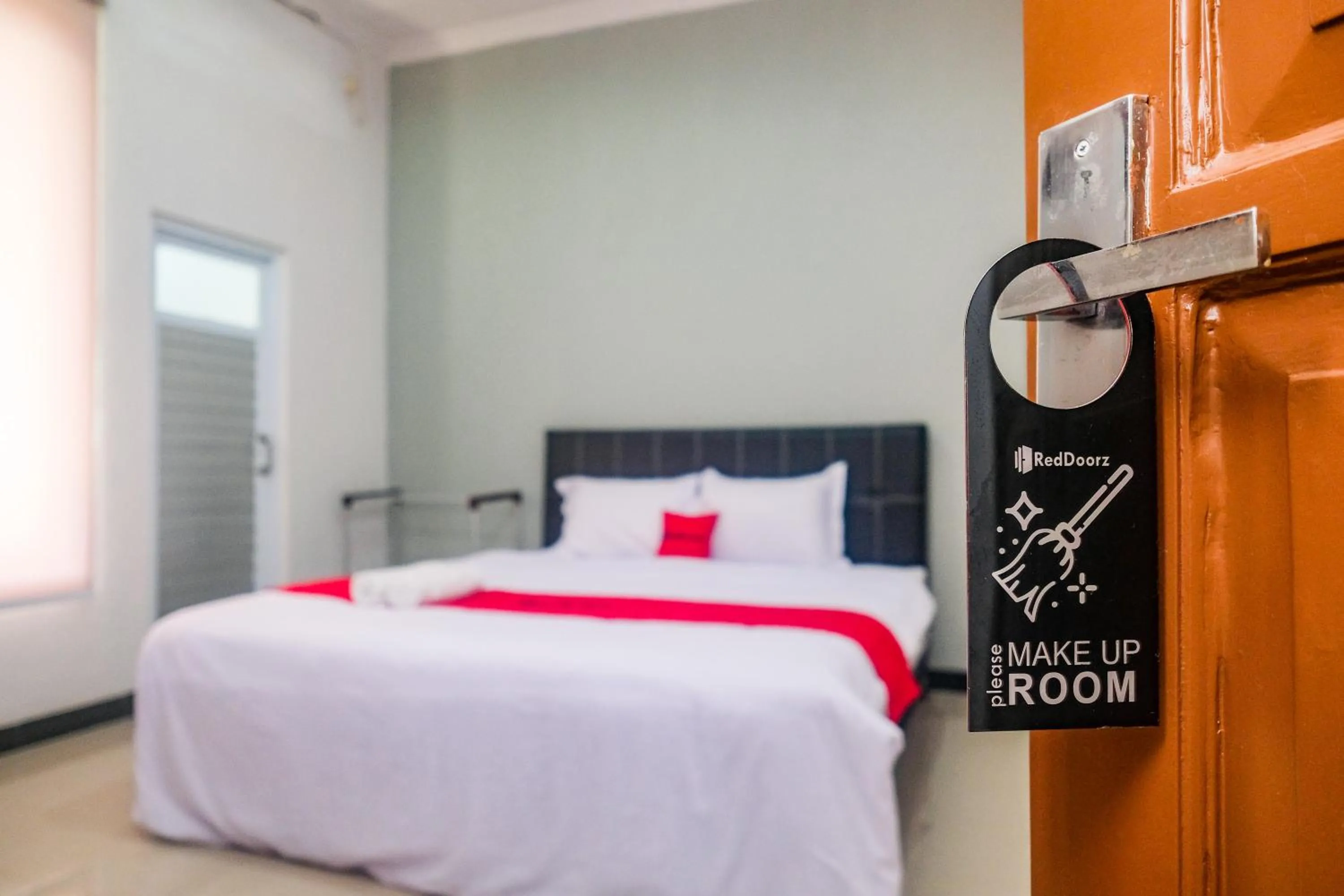 Bedroom, Bed in RedDoorz Near Majapahit Semarang