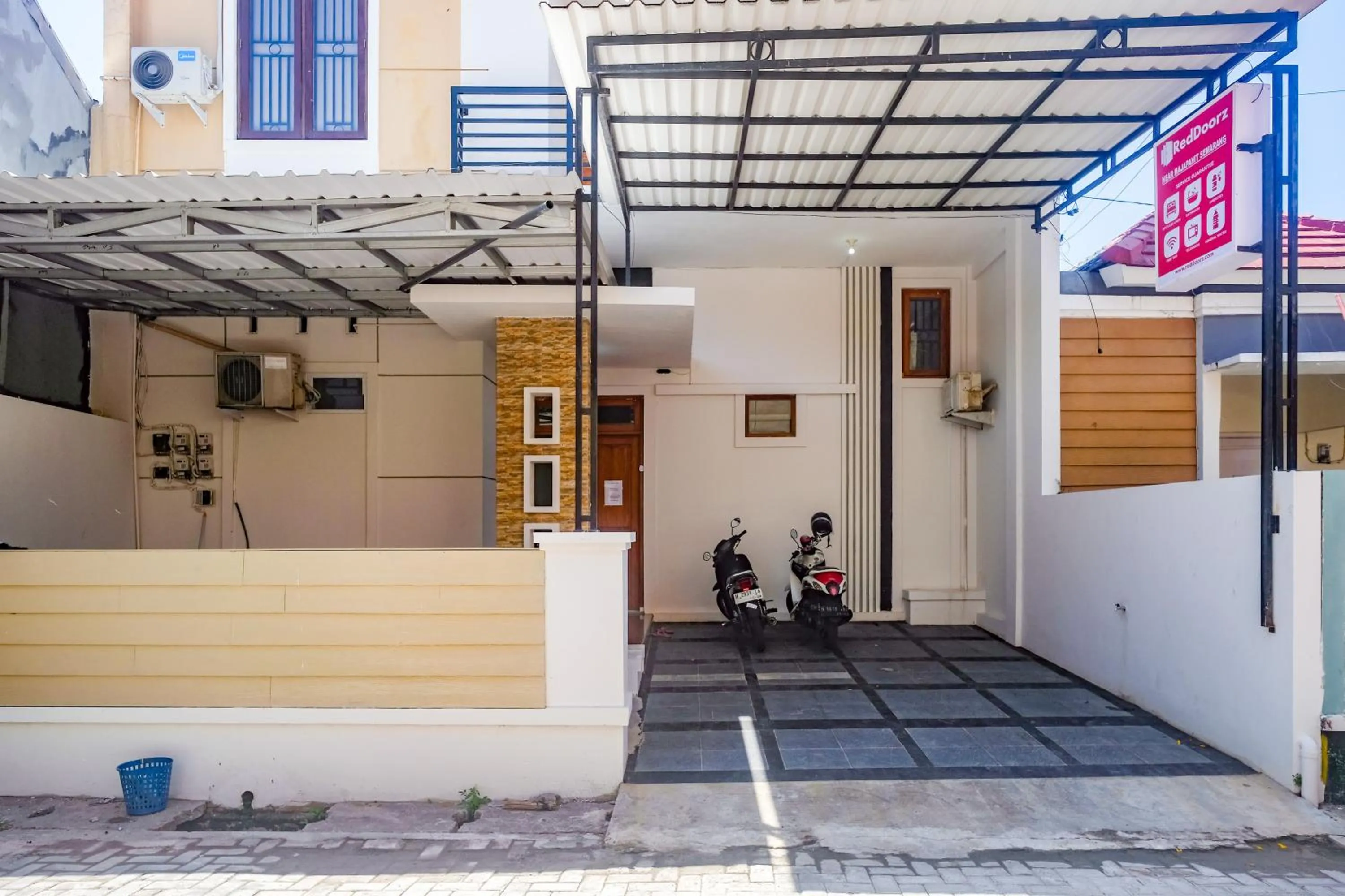 Property building in RedDoorz Near Majapahit Semarang