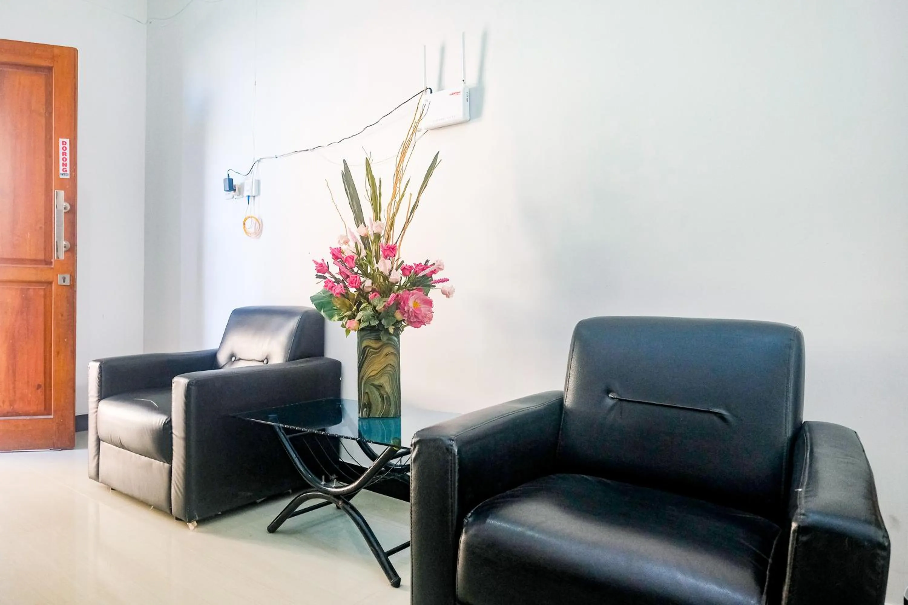 Lobby or reception in RedDoorz Near Majapahit Semarang