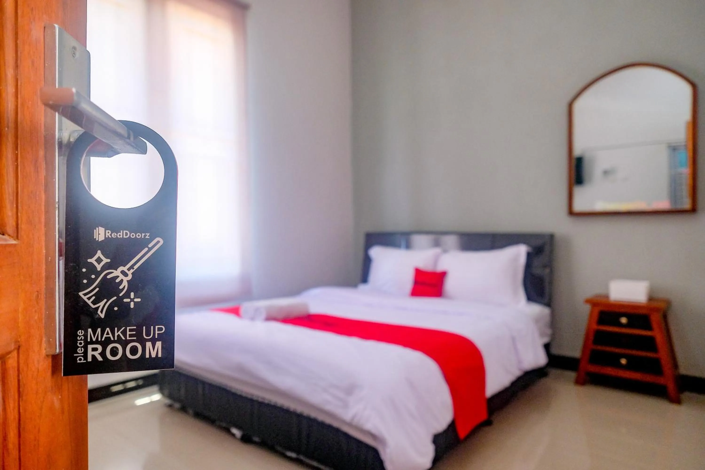 Bedroom, Bed in RedDoorz Near Majapahit Semarang