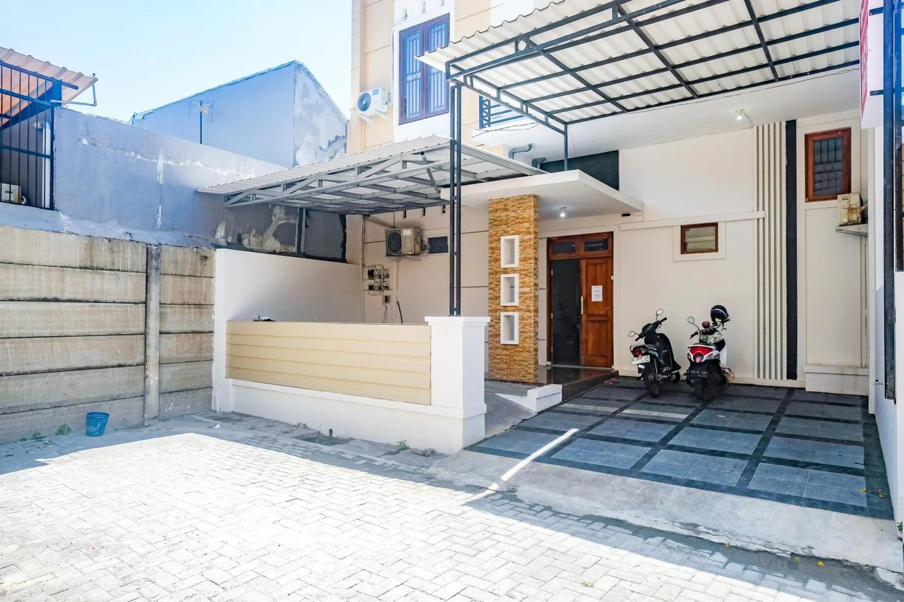 Property building in RedDoorz Near Majapahit Semarang