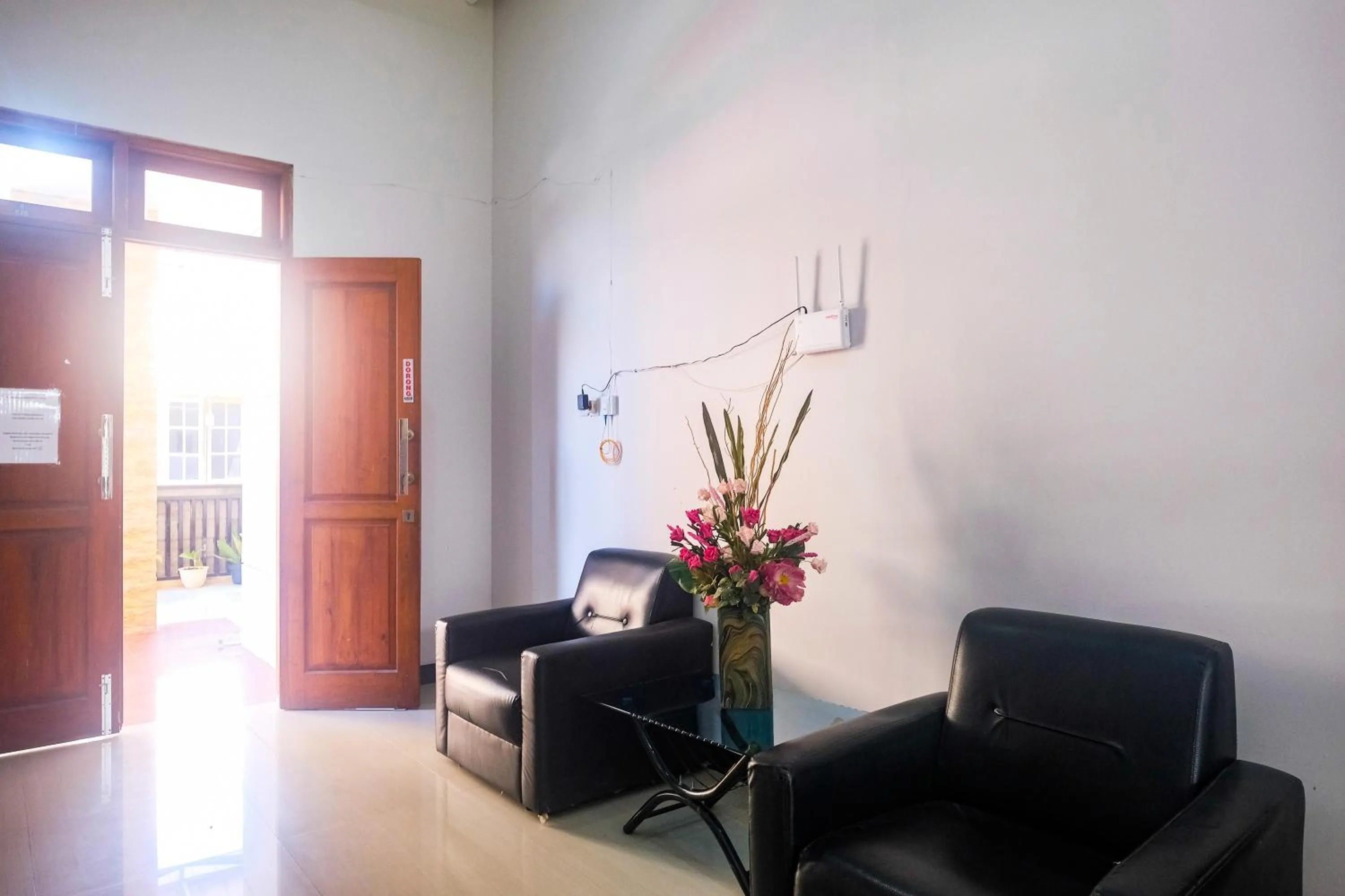 Lobby or reception in RedDoorz Near Majapahit Semarang