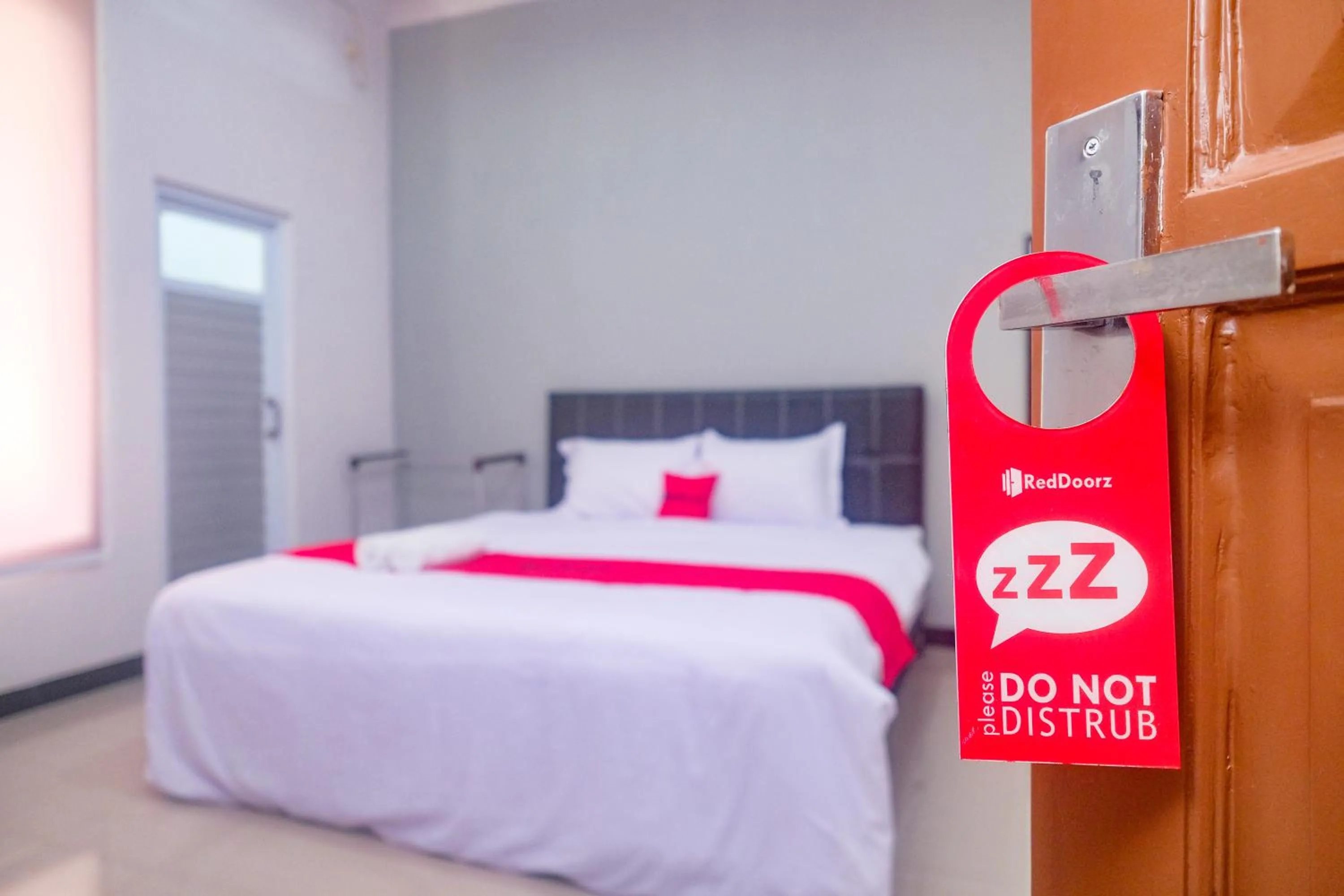 Bedroom, Bed in RedDoorz Near Majapahit Semarang