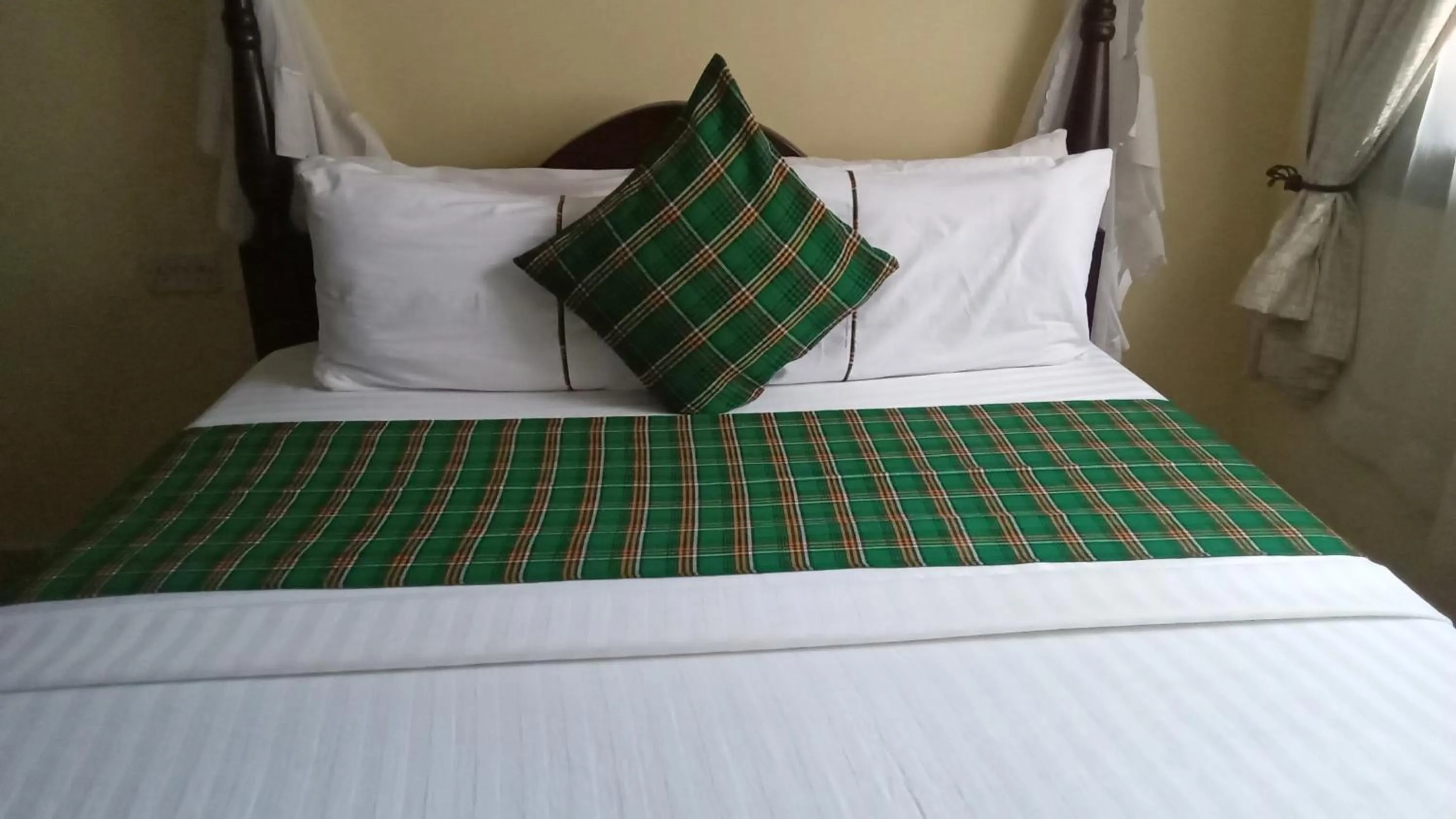 Bed in Transit Airport B&B