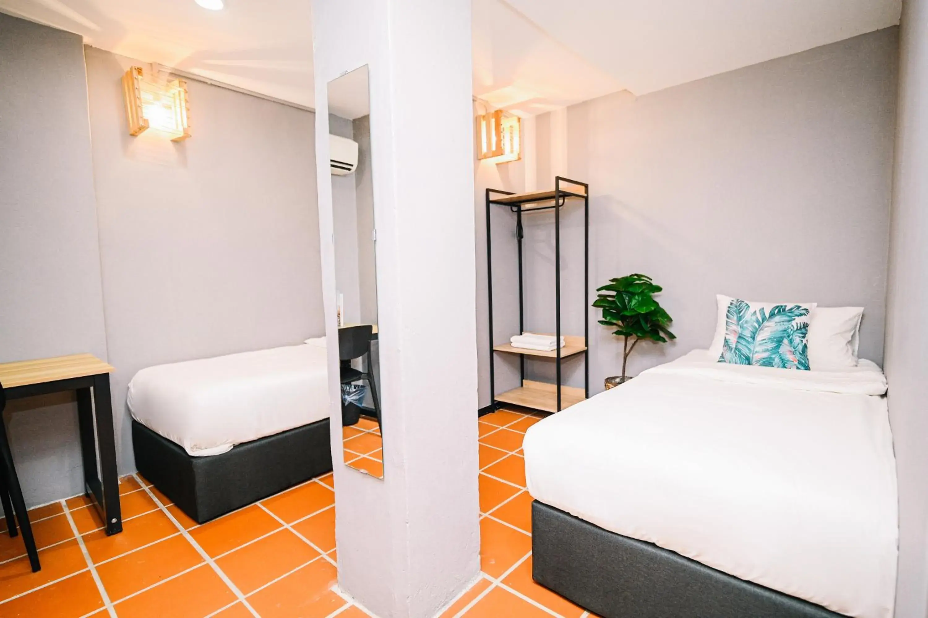 Standard Twin Room in Swing & Pillows - 87 Chulia St, Georgetown Penang Standard Twin Room in Swing & Pillows - 87 Chulia St, Georgetown Penang