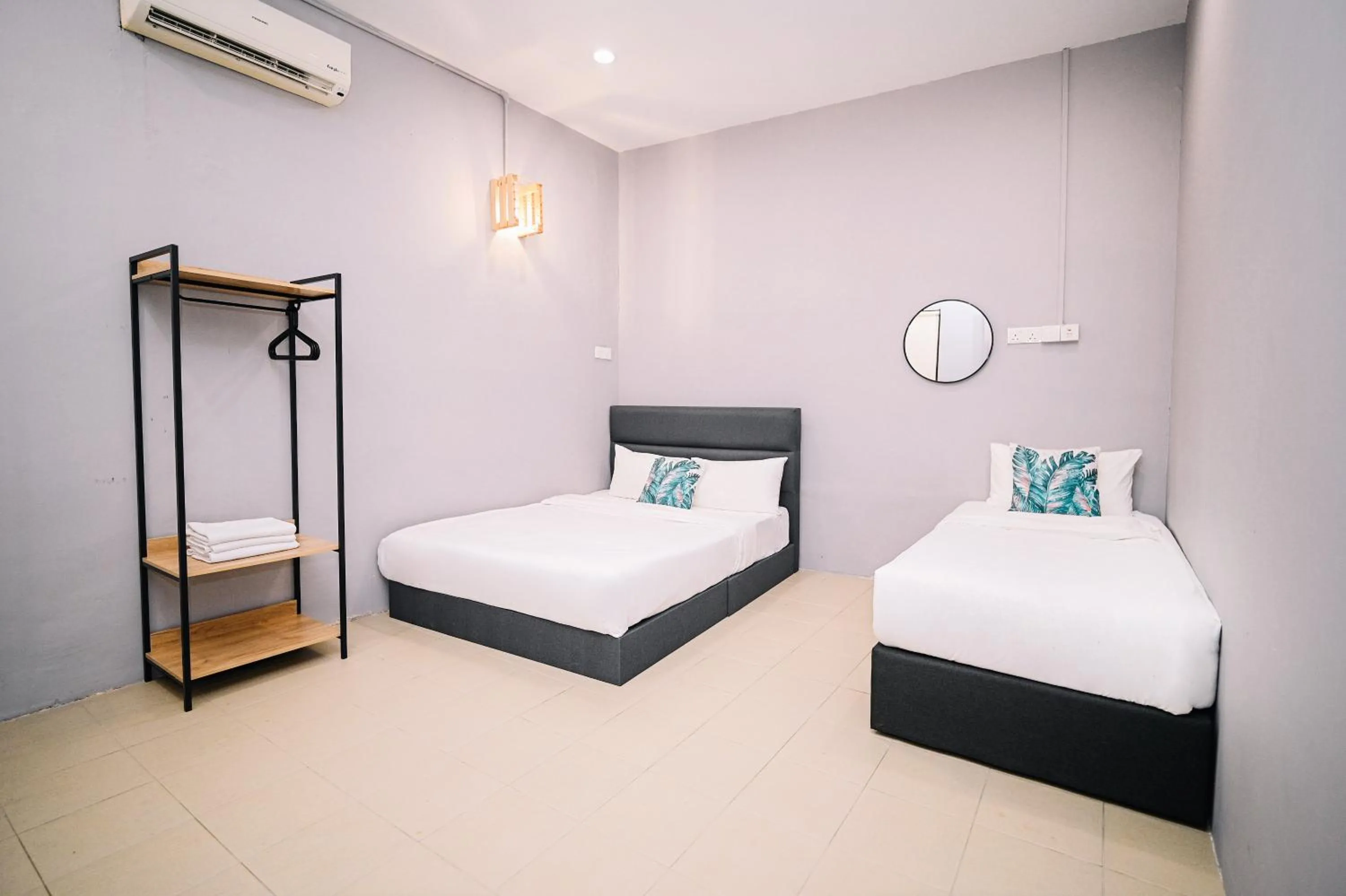 Triple Room with Shared Bathroom in Swing & Pillows - 87 Chulia St, Georgetown Penang