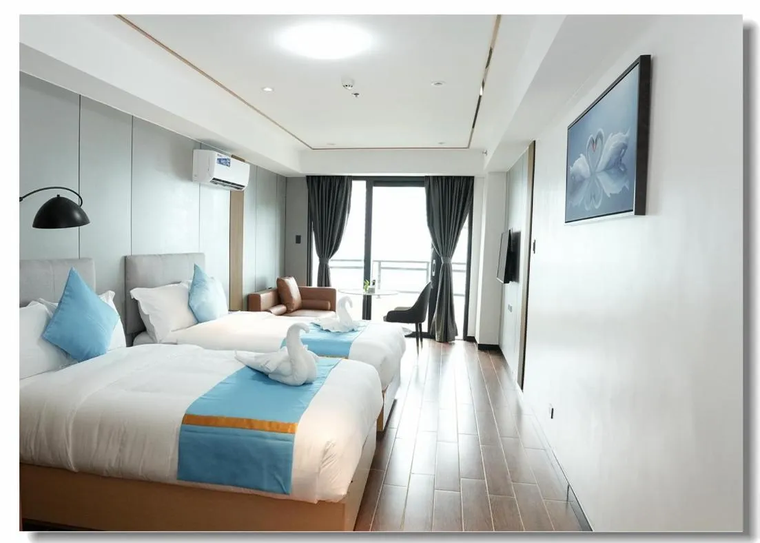 Bedroom, Bed in Golden Seagulls Hotel