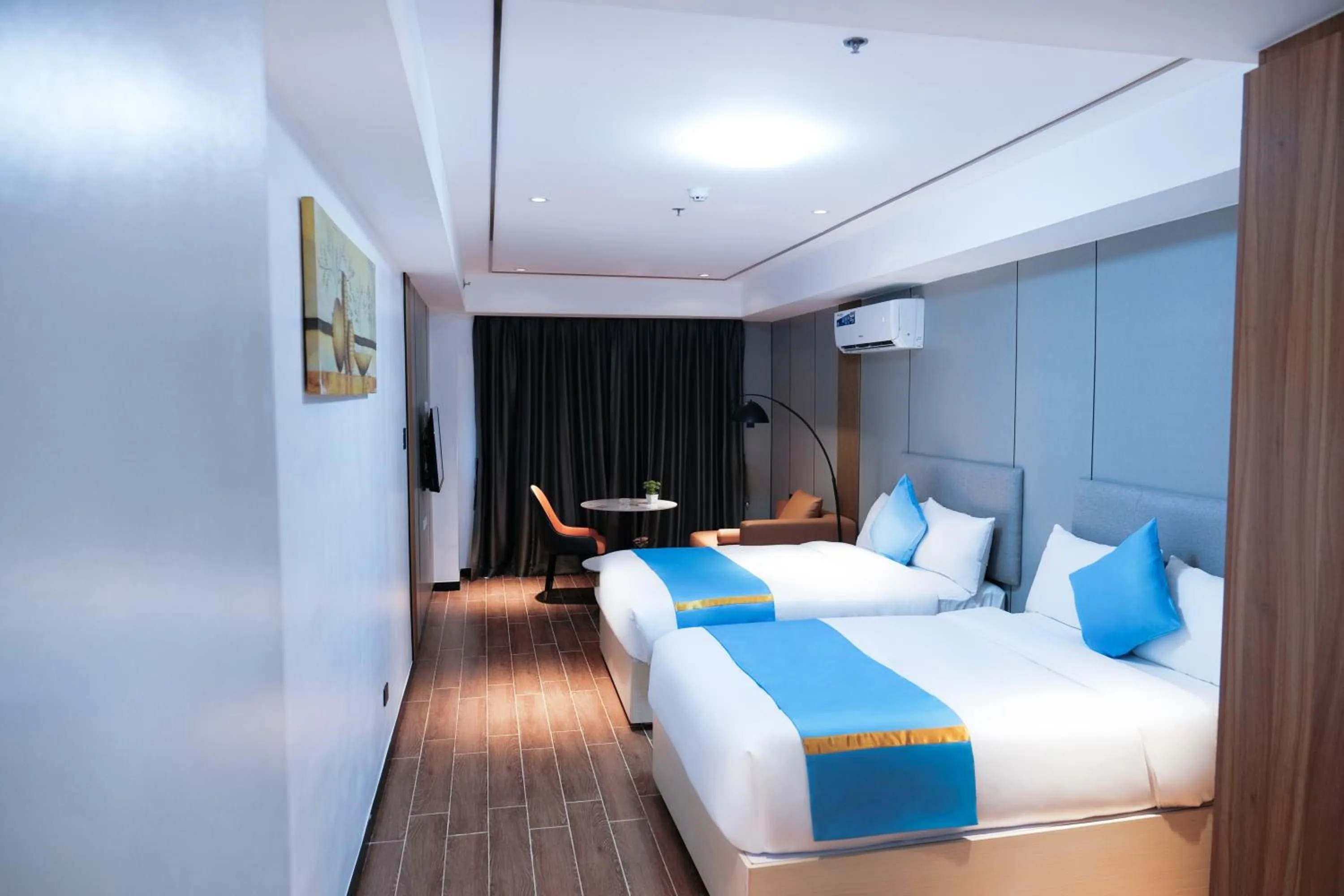 Photo of the whole room, Bed in Golden Seagulls Hotel