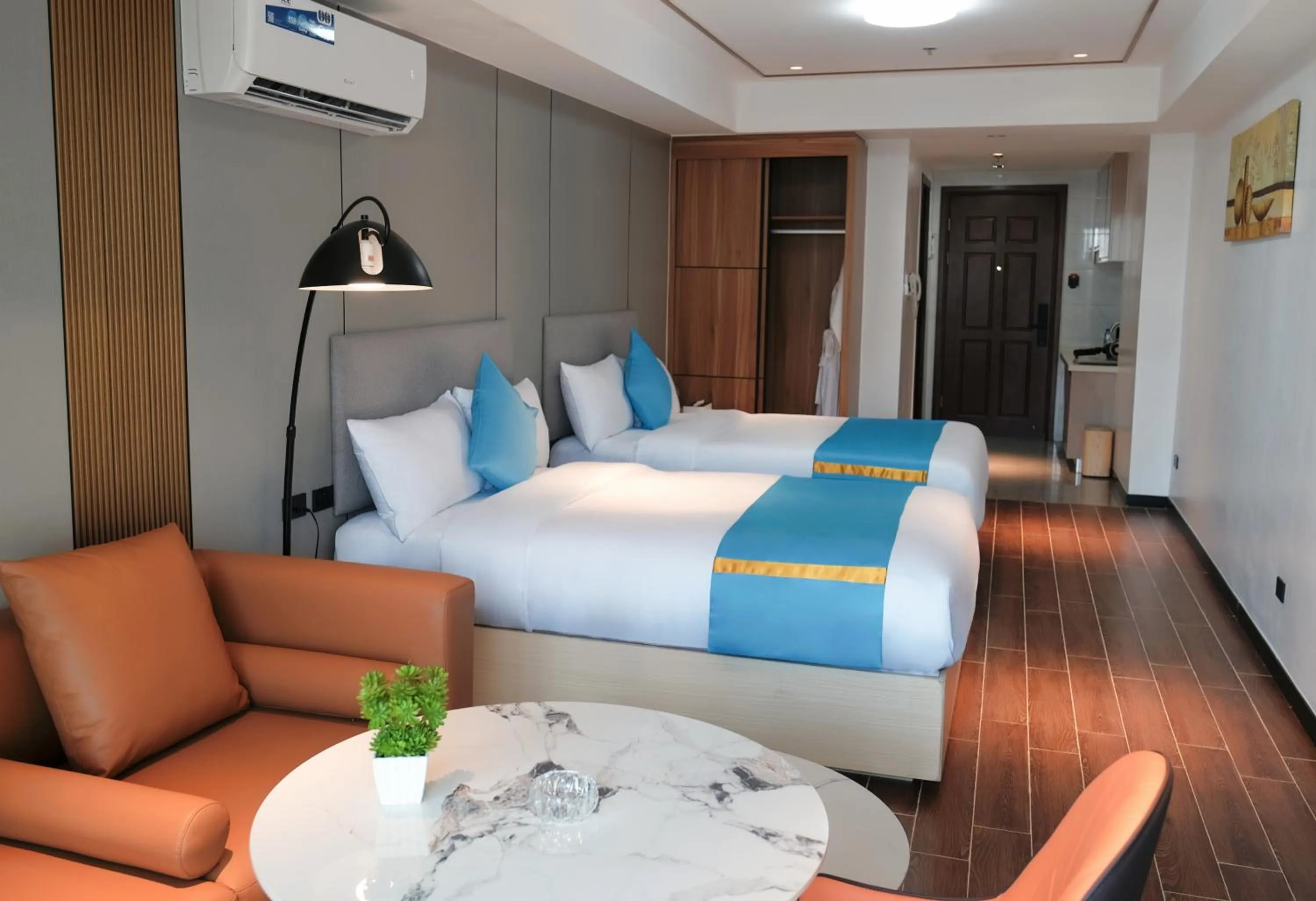 Photo of the whole room, Bed in Golden Seagulls Hotel