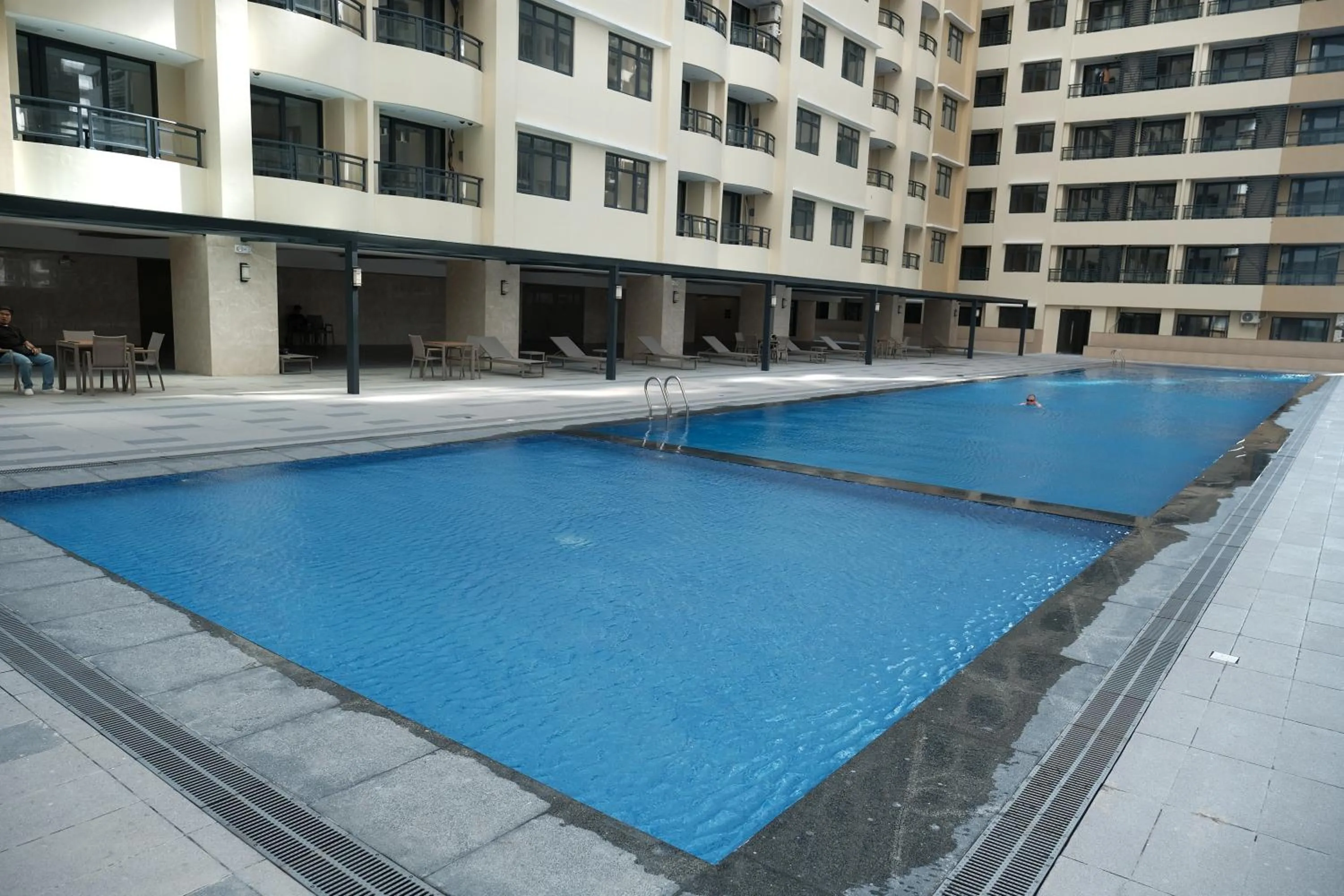 Swimming pool in Golden Seagulls Hotel