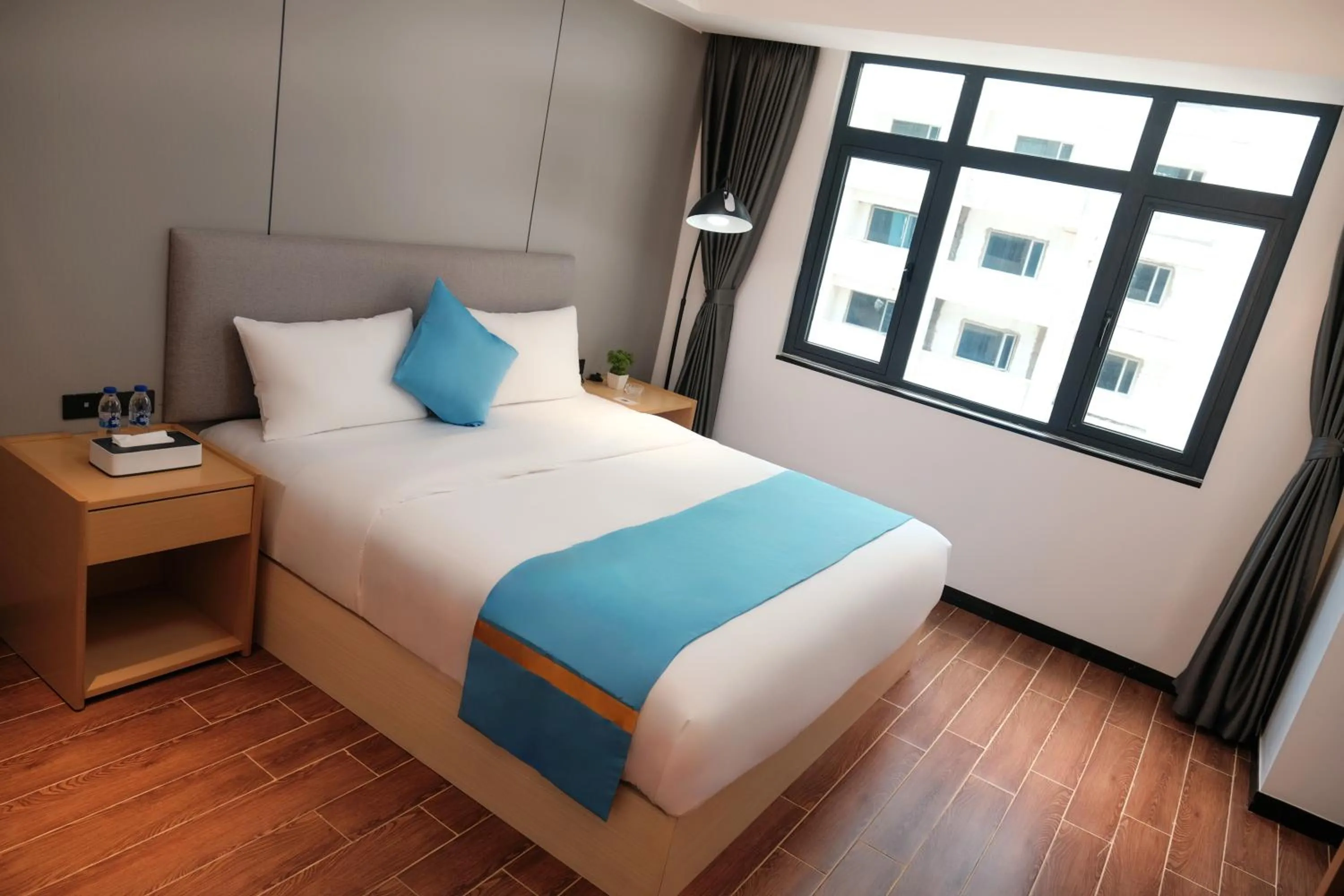 Bedroom, Bed in Golden Seagulls Hotel