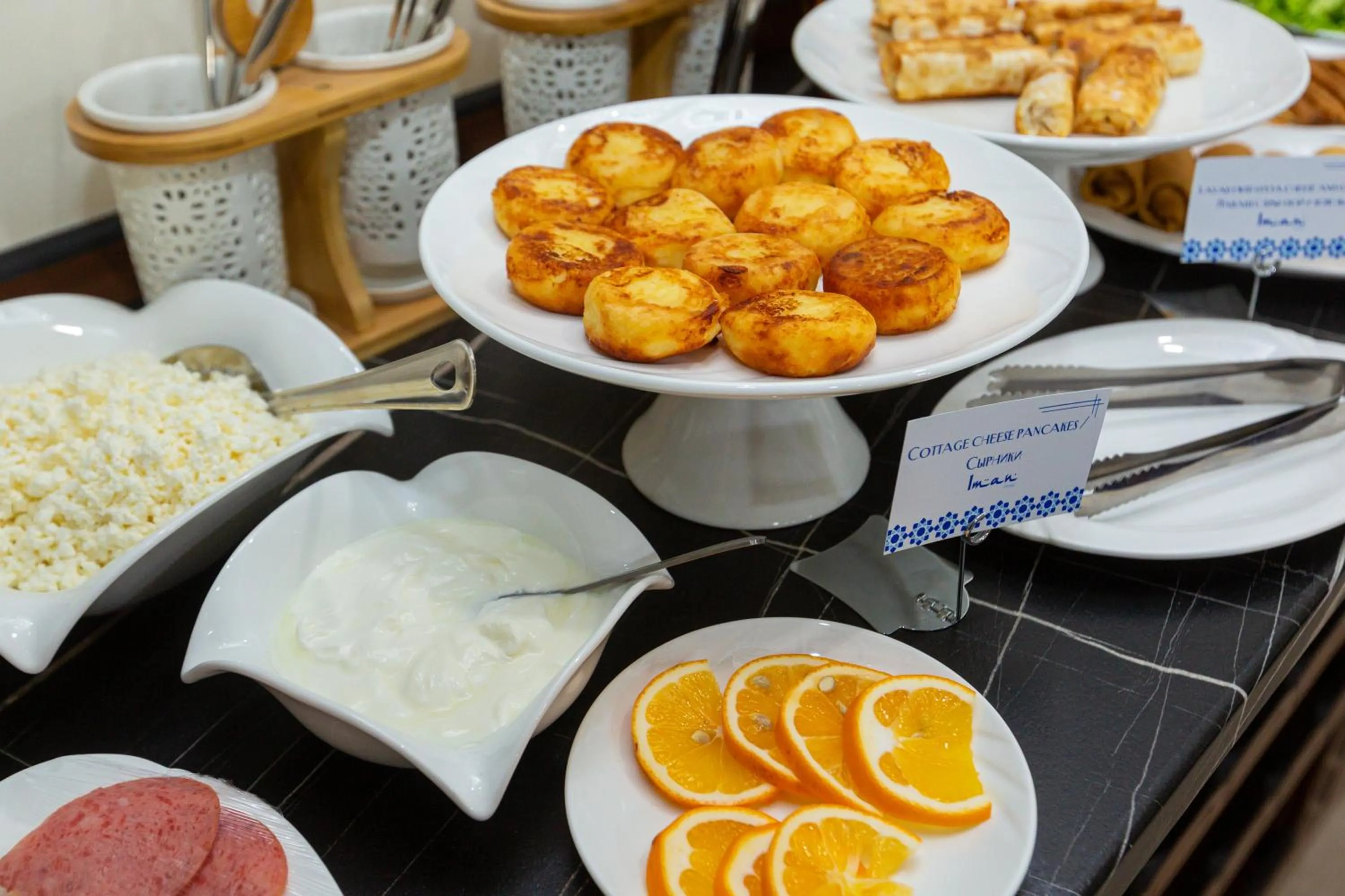 Restaurant/places to eat in Iman Hotel