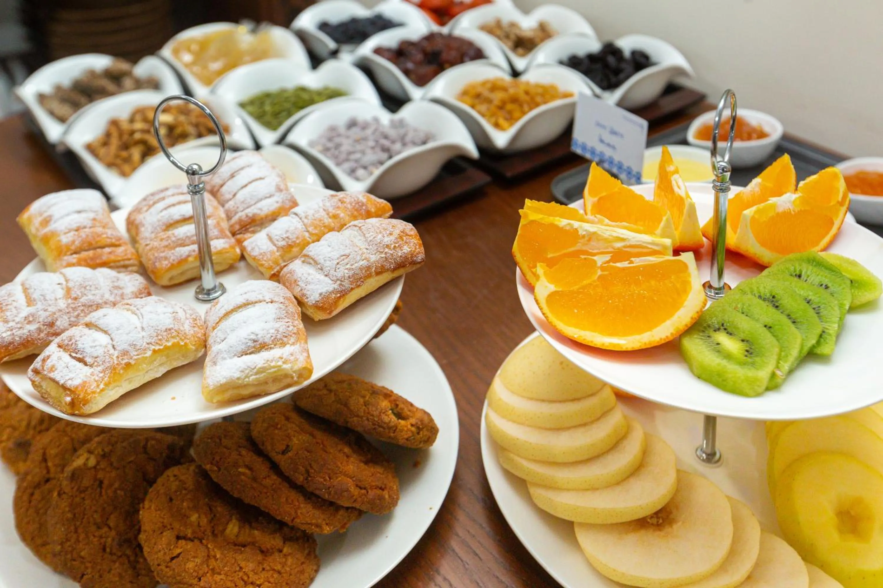Restaurant/places to eat in Iman Hotel