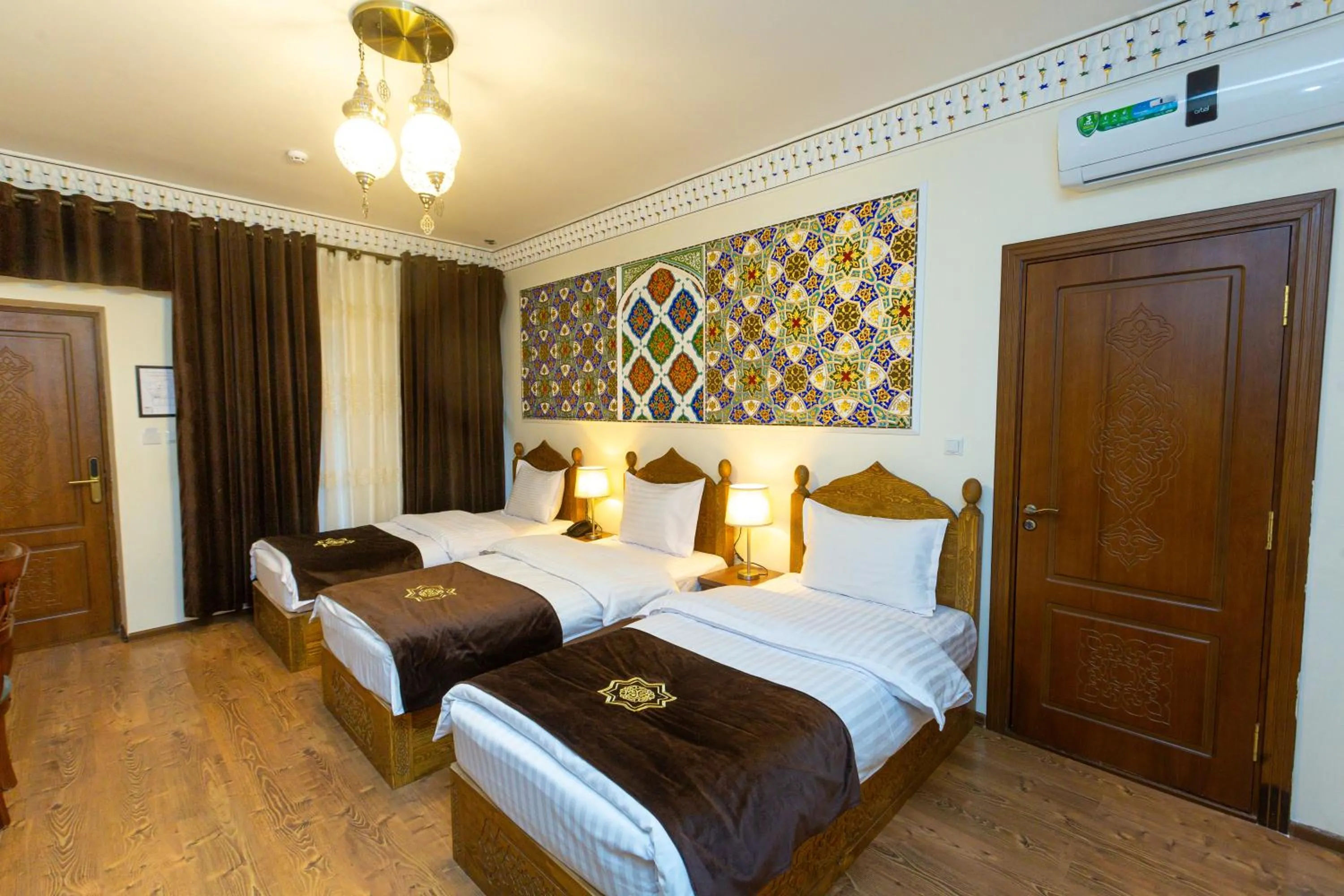 Photo of the whole room, Bed in Iman Hotel