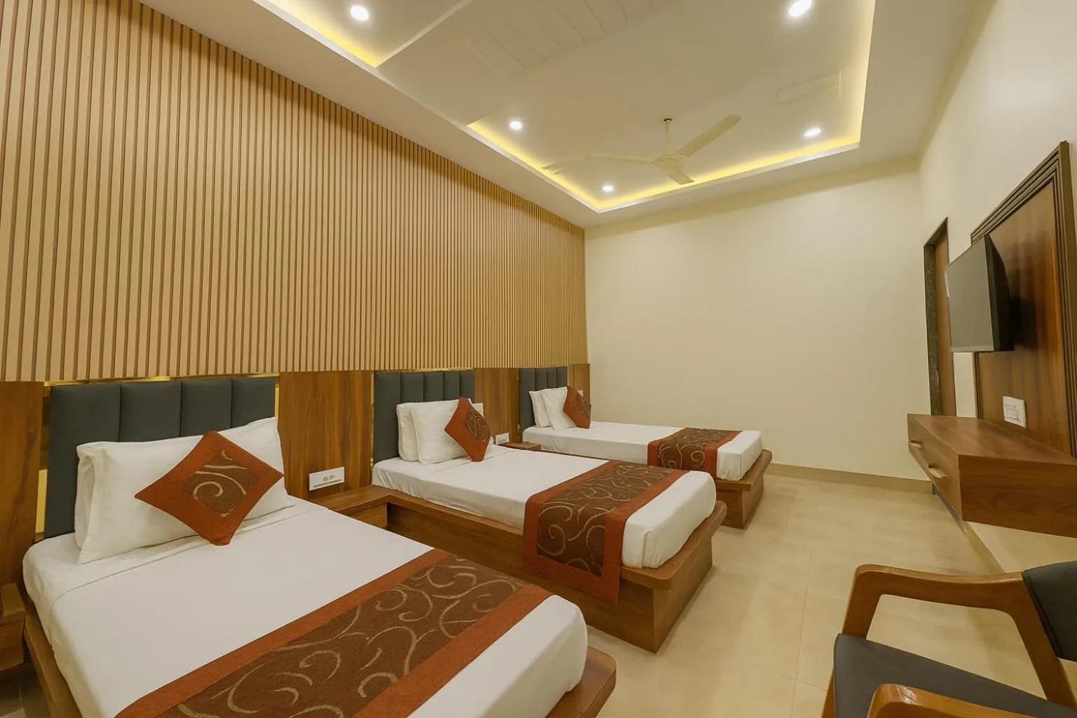 TV and multimedia, Bed in Hotel Jyotirlinga- One Way Drop to Mahakal Temple