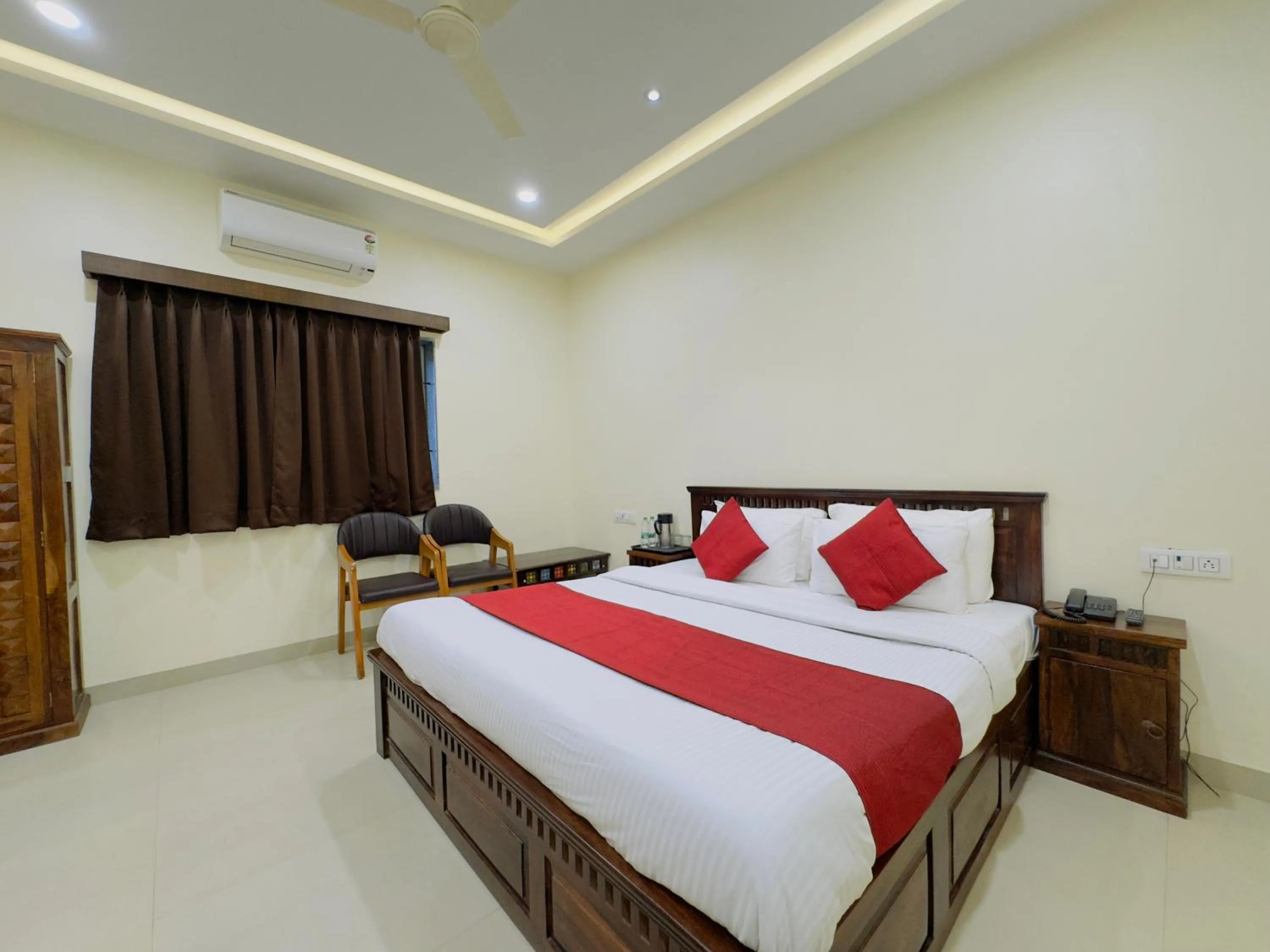 Bed in Hotel Jyotirlinga- One Way Drop to Mahakal Temple