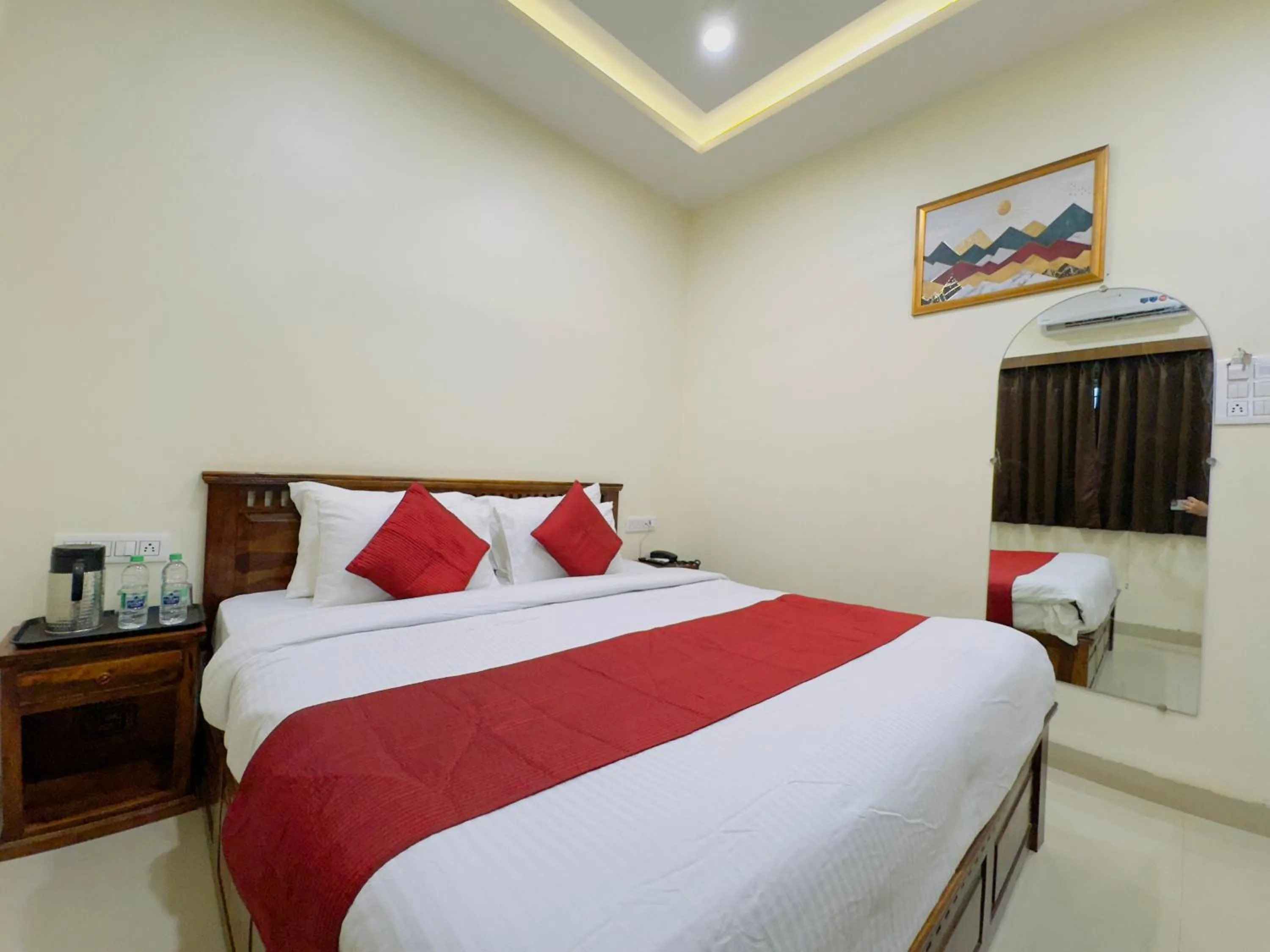 Photo of the whole room, Bed in Hotel Jyotirlinga- One Way Drop to Mahakal Temple