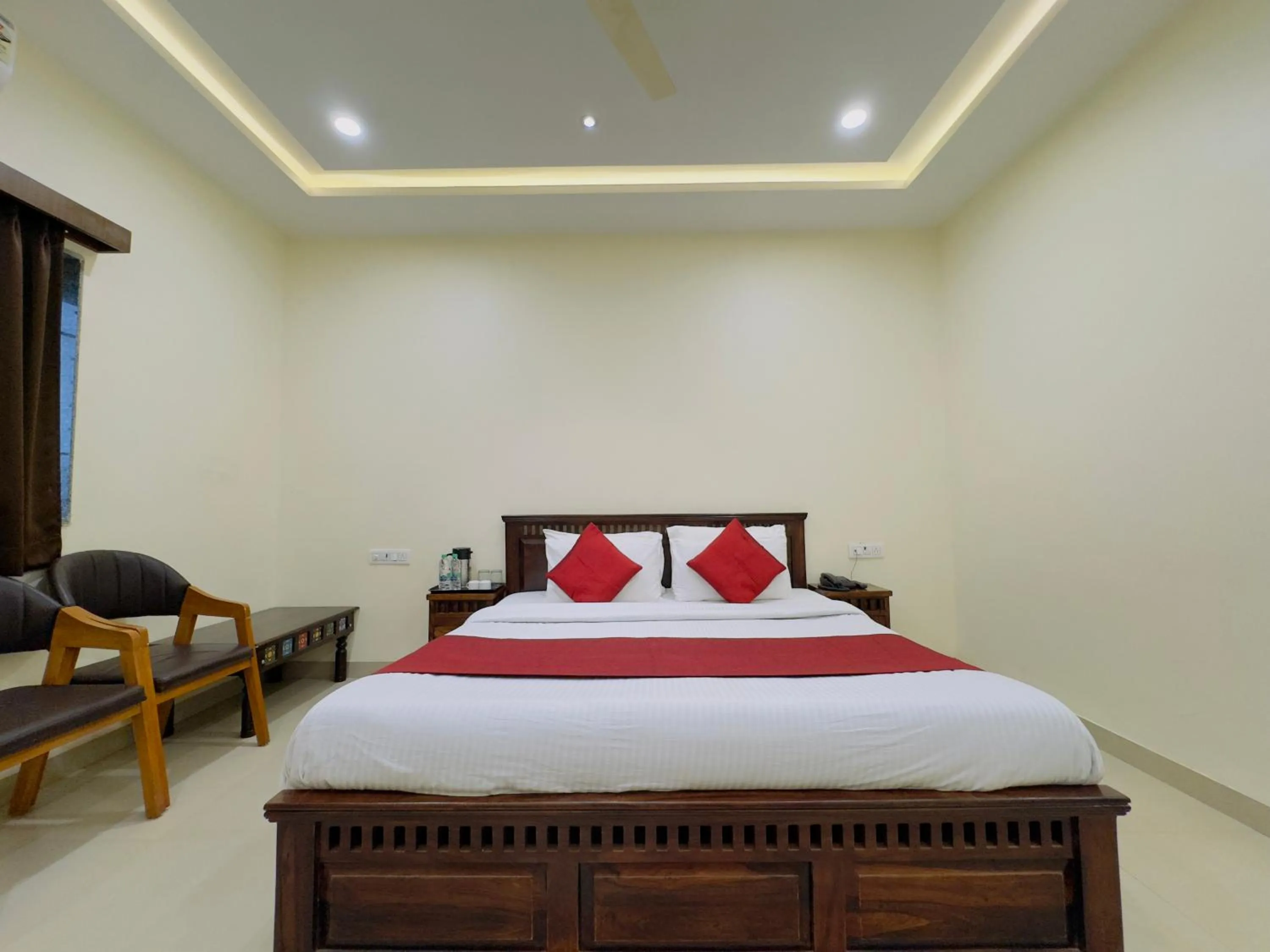 Photo of the whole room, Bed in Hotel Jyotirlinga- One Way Drop to Mahakal Temple