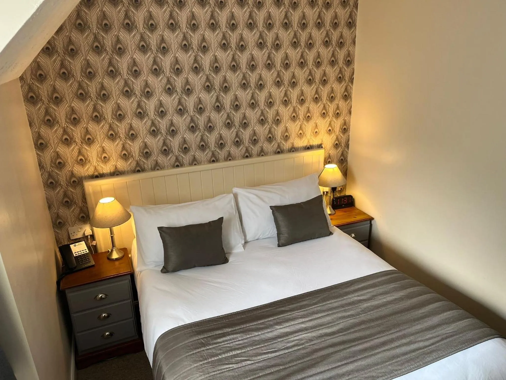 Bedroom, Bed in Best Western Valley Hotel