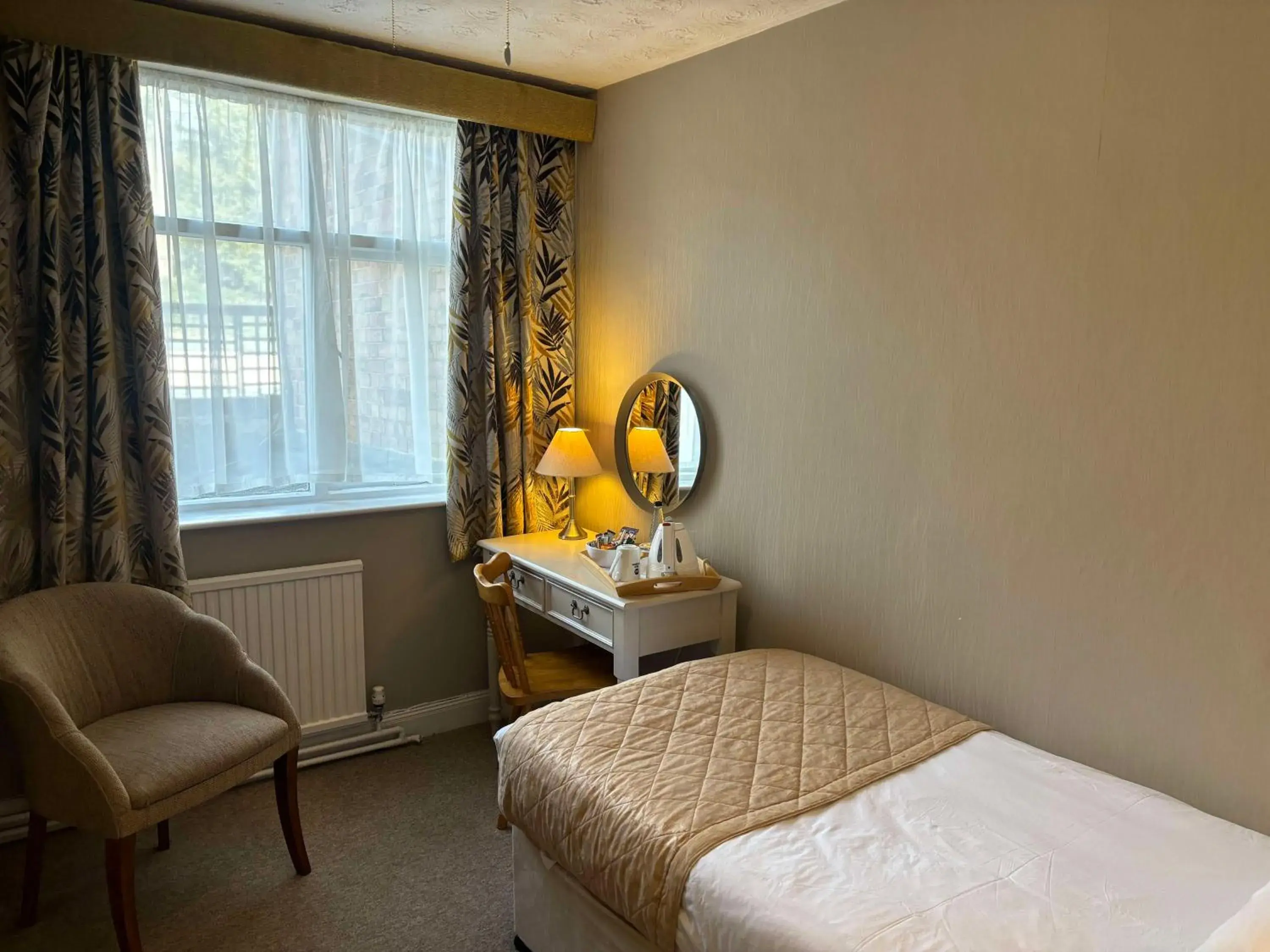 Bedroom, Bed in Best Western Valley Hotel Bedroom, Bed in Best Western Valley Hotel