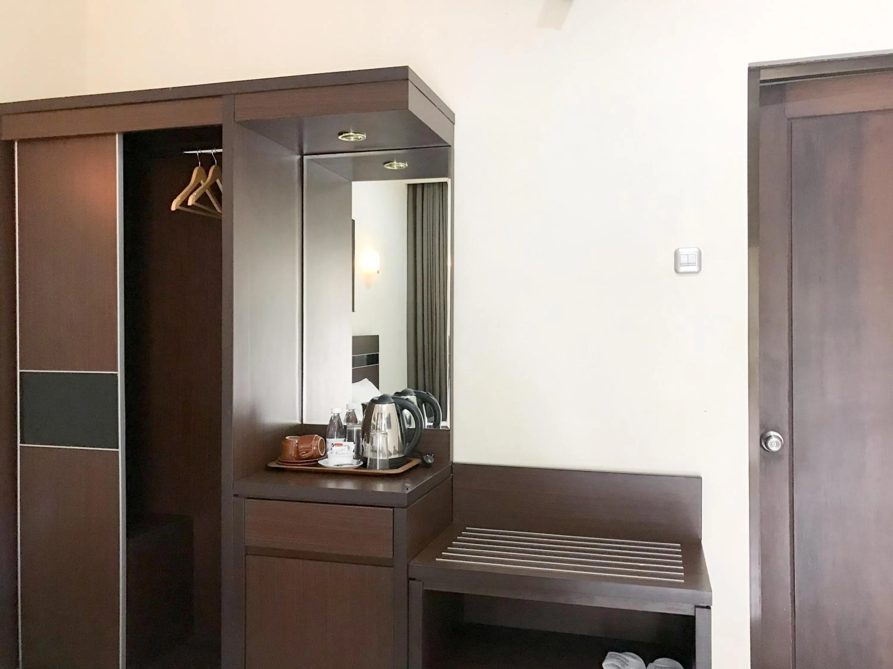 wardrobe in Selorejo Resort Mitra RedDoorz