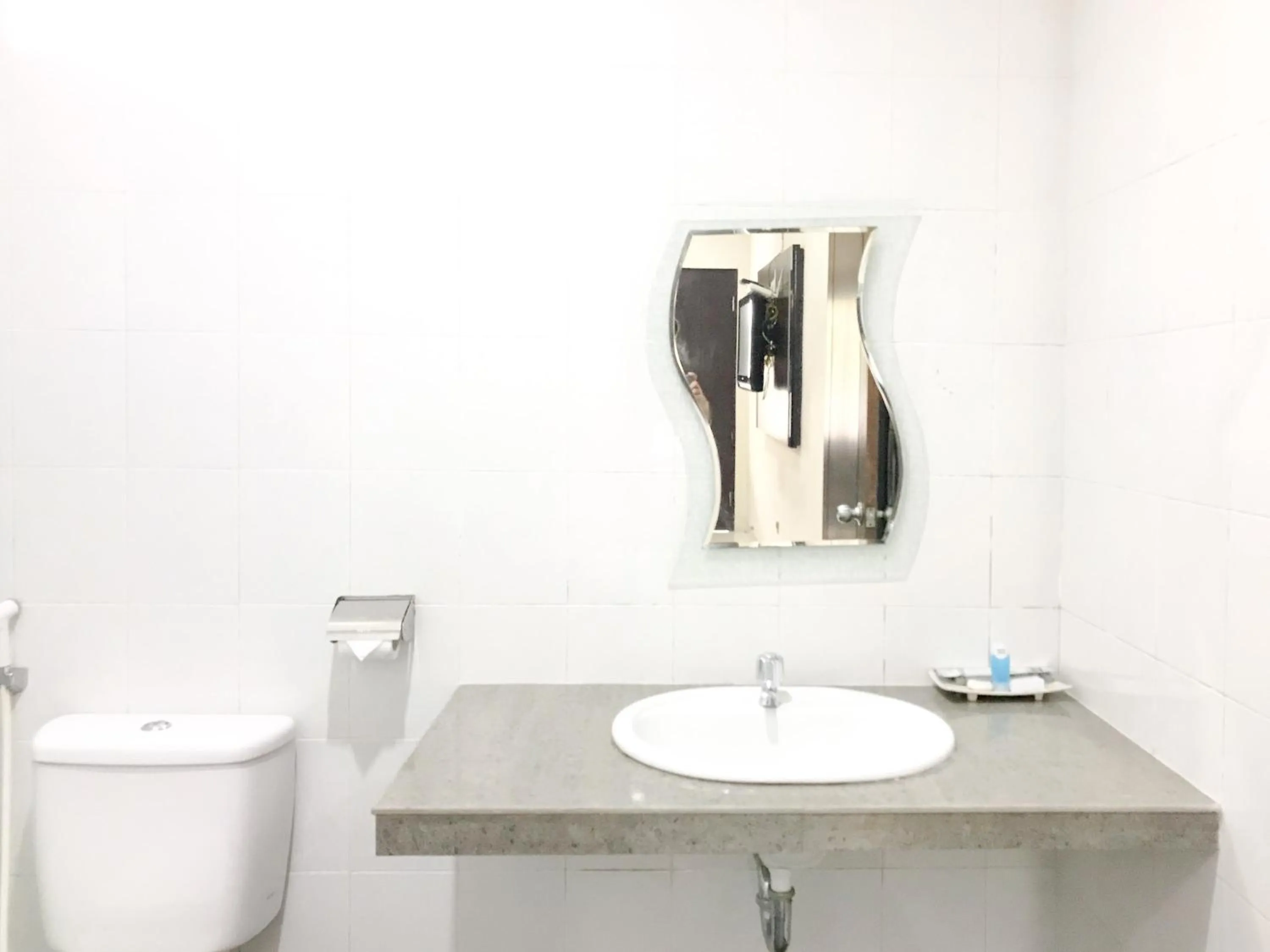 Bathroom in Selorejo Resort Mitra RedDoorz