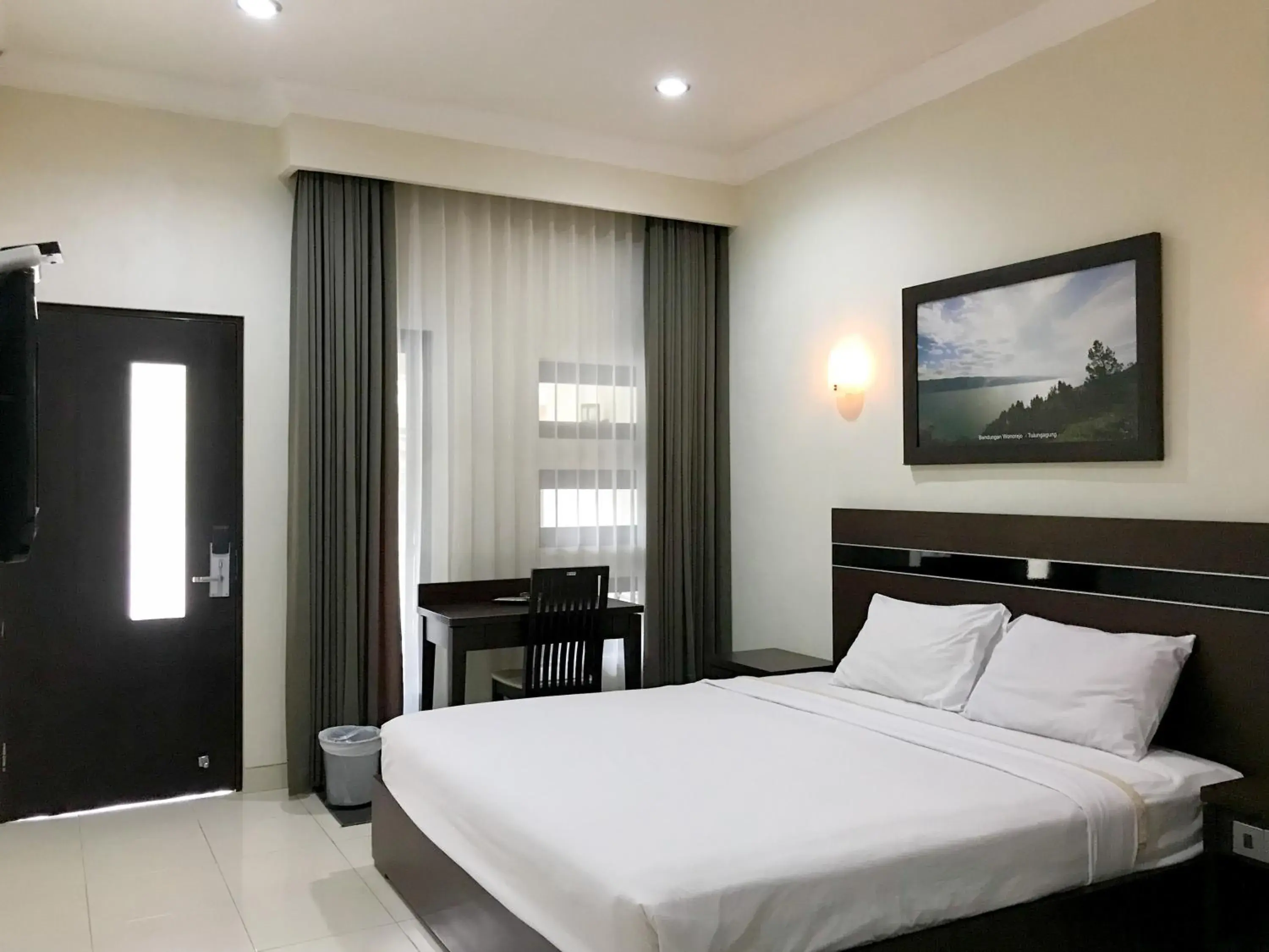 Bedroom, Bed in Selorejo Resort Mitra RedDoorz Bedroom, Bed in Selorejo Resort Mitra RedDoorz