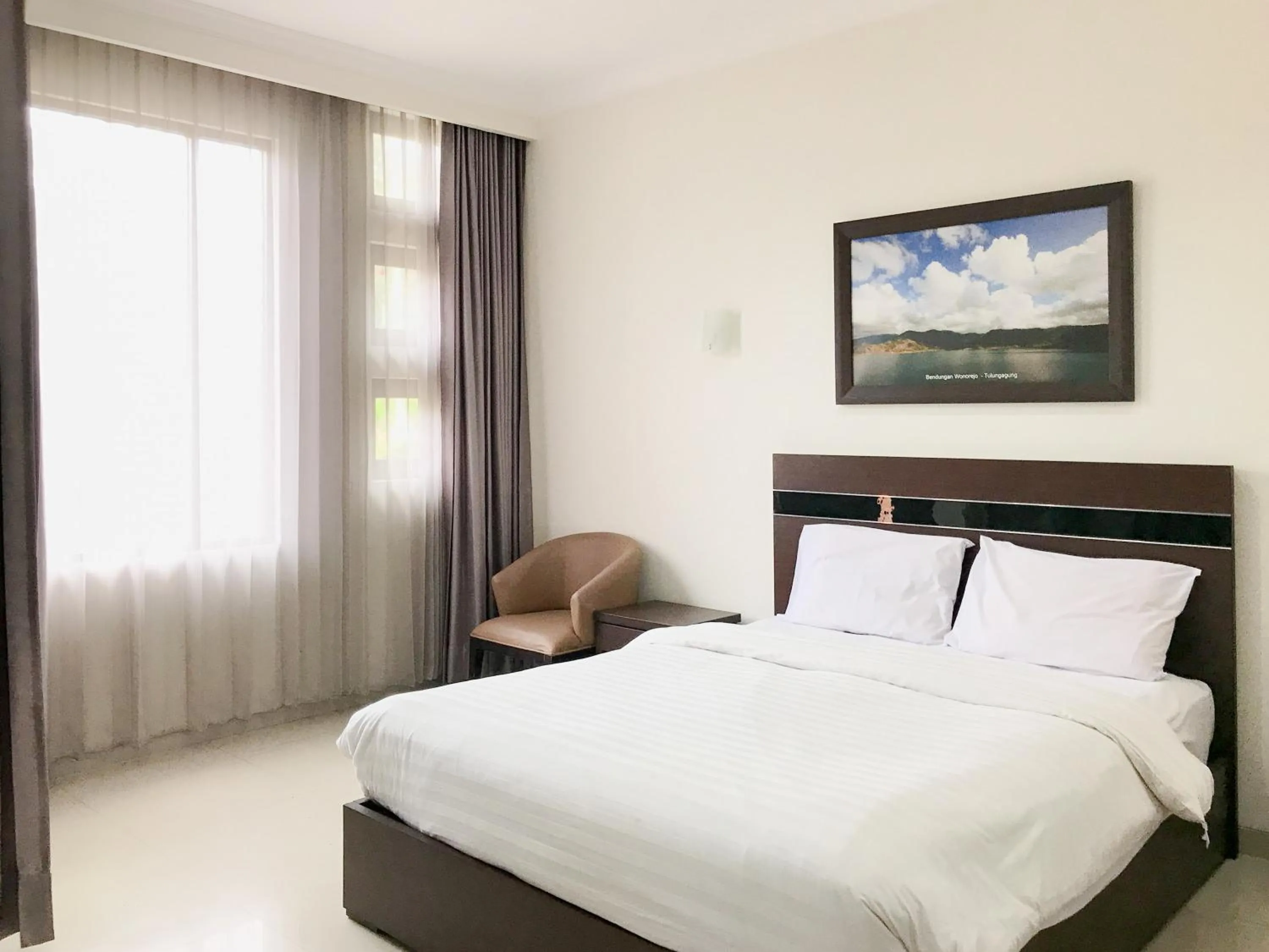 Bedroom, Bed in Selorejo Resort Mitra RedDoorz