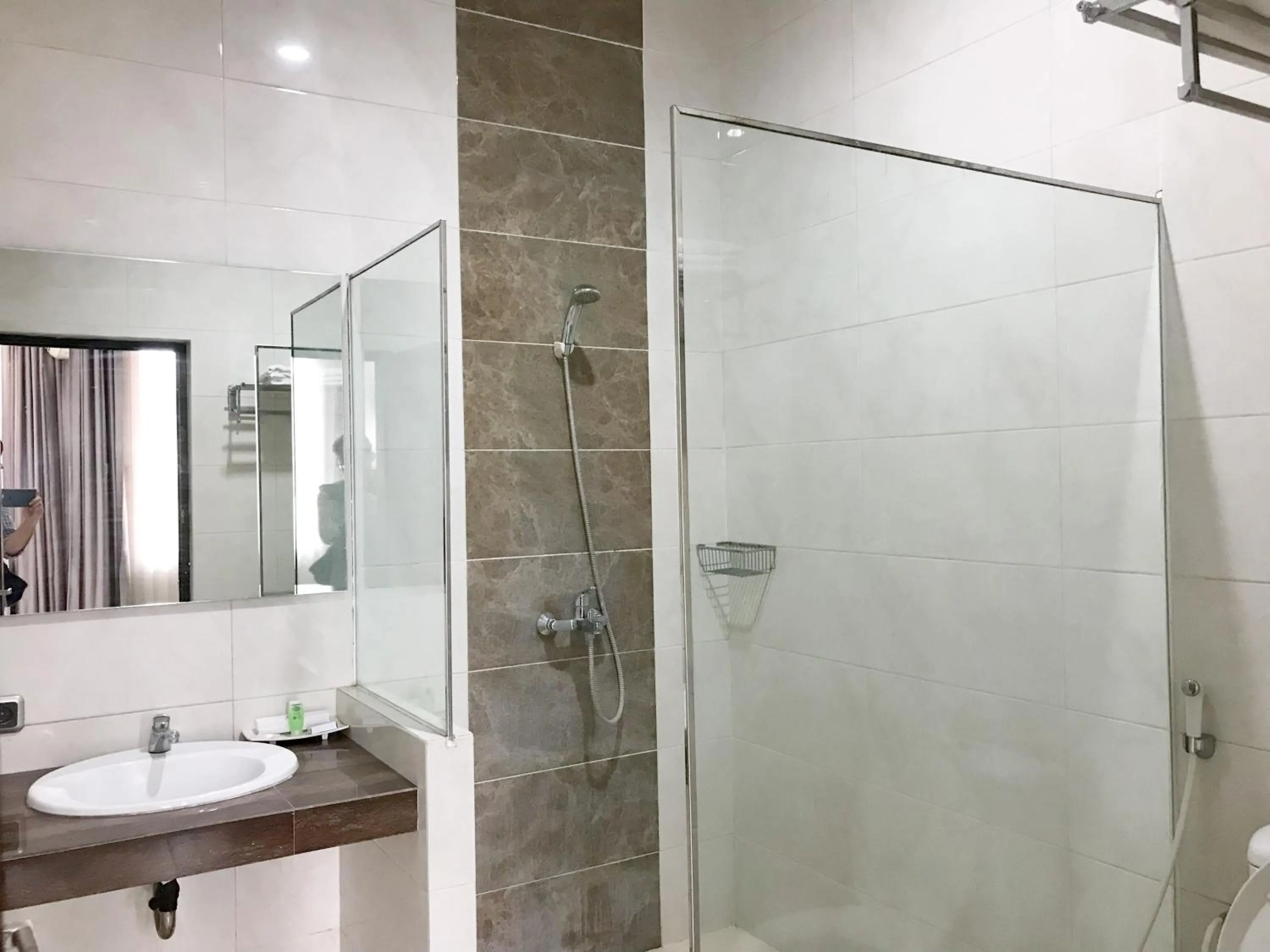 Bathroom in Selorejo Resort Mitra RedDoorz