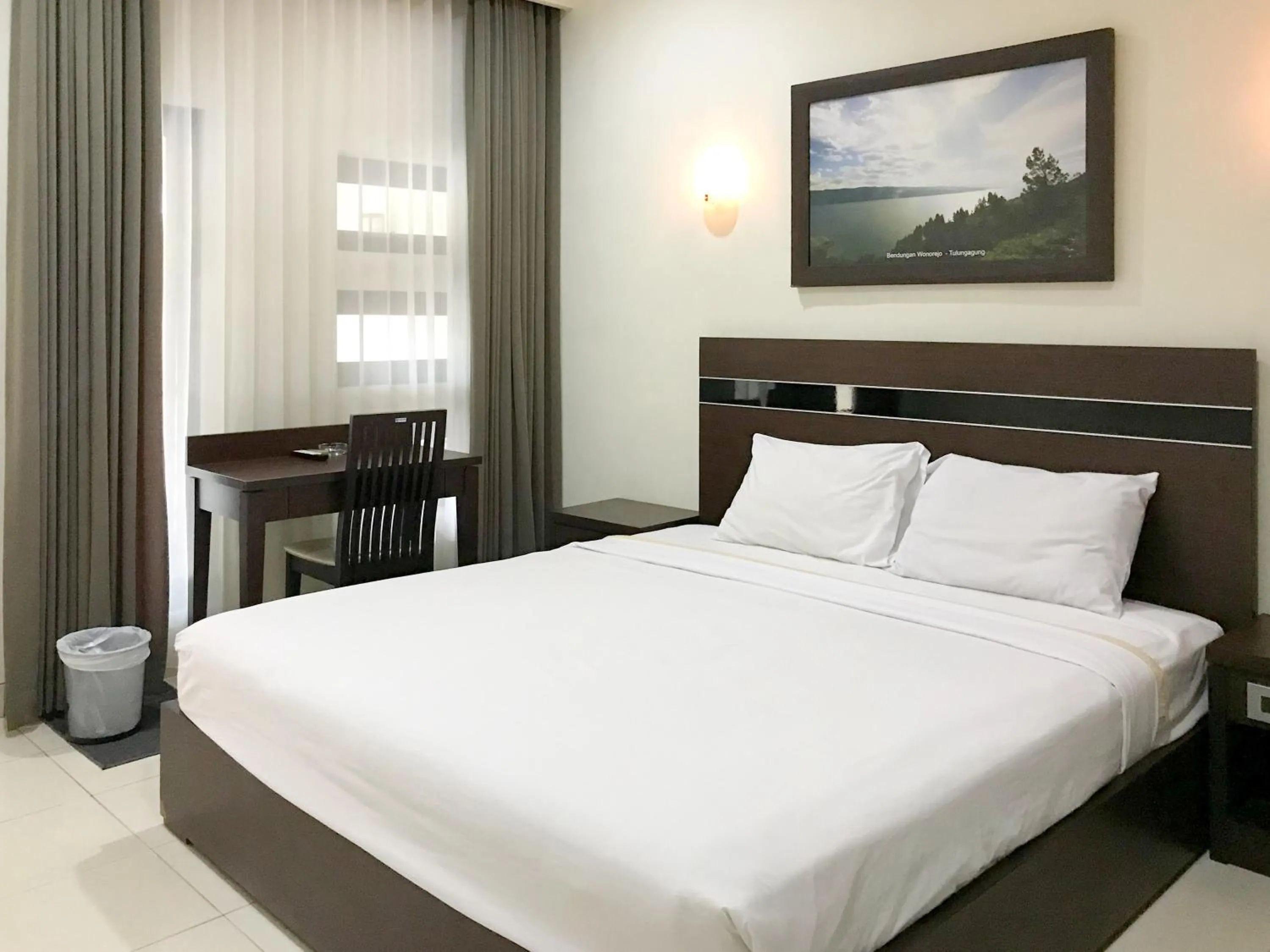 Bedroom, Bed in Selorejo Resort Mitra RedDoorz