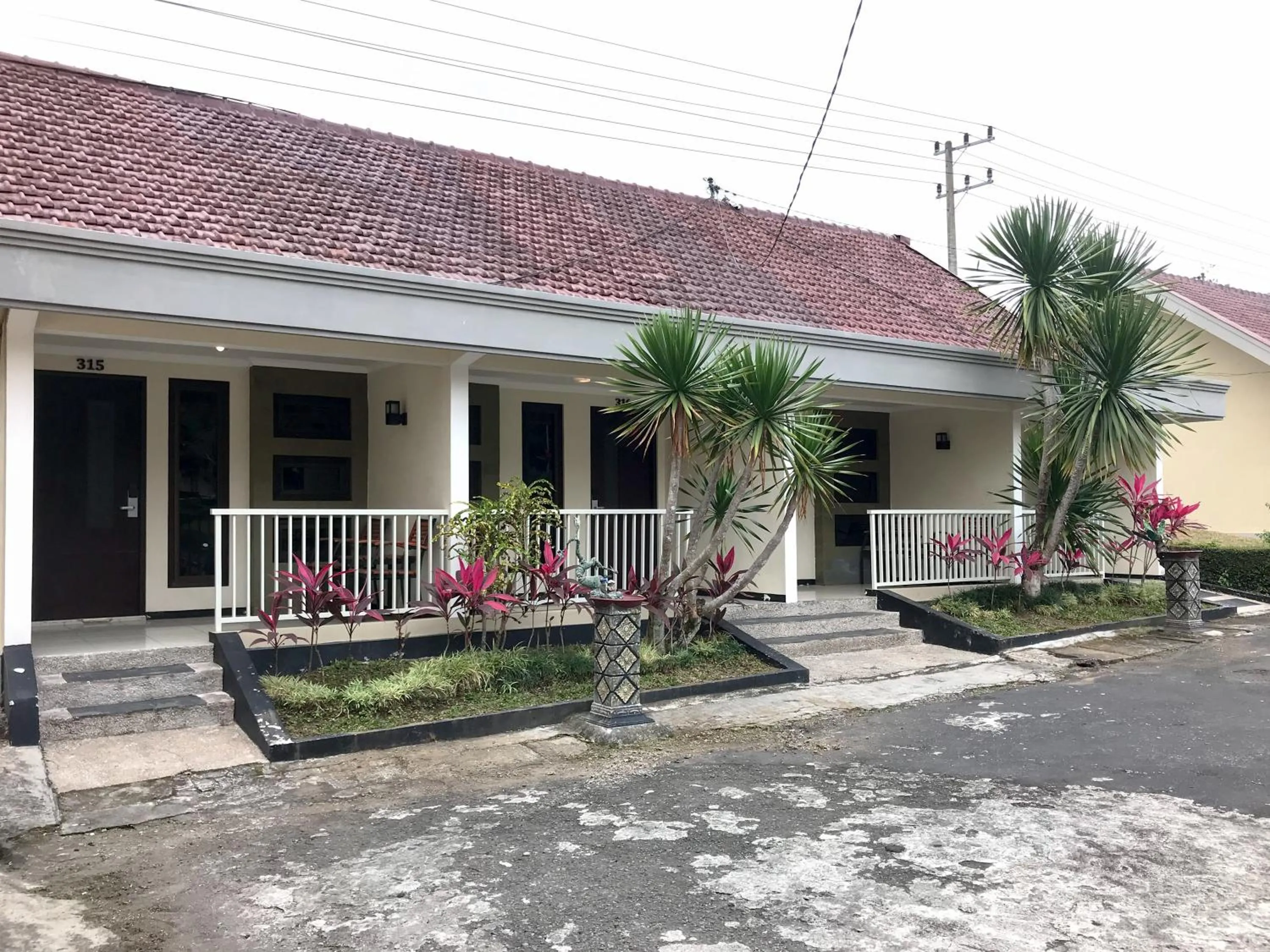 Property building in Selorejo Resort Mitra RedDoorz