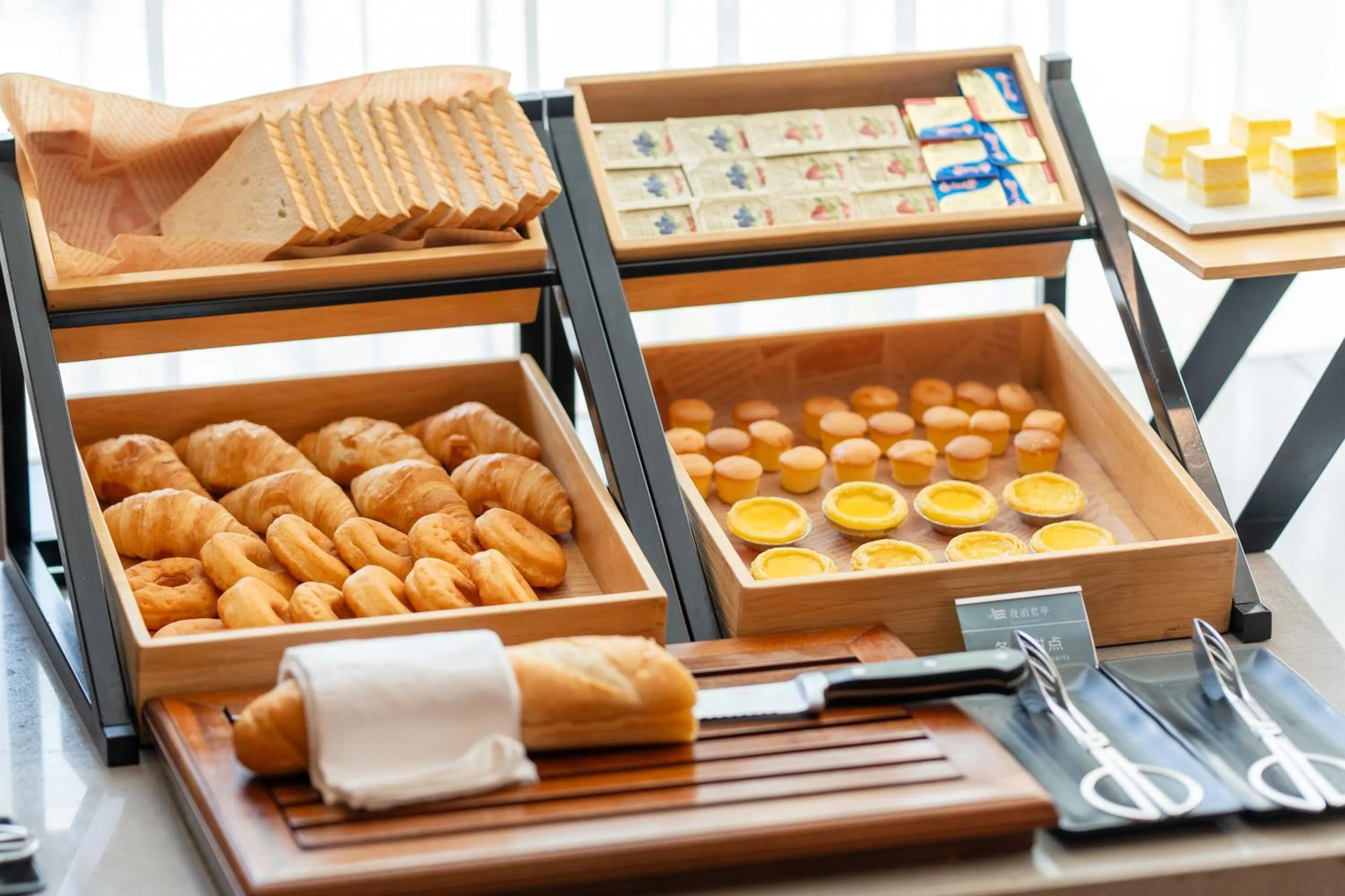 Buffet breakfast in SSAW Garden Hotel Ningbo Xikou