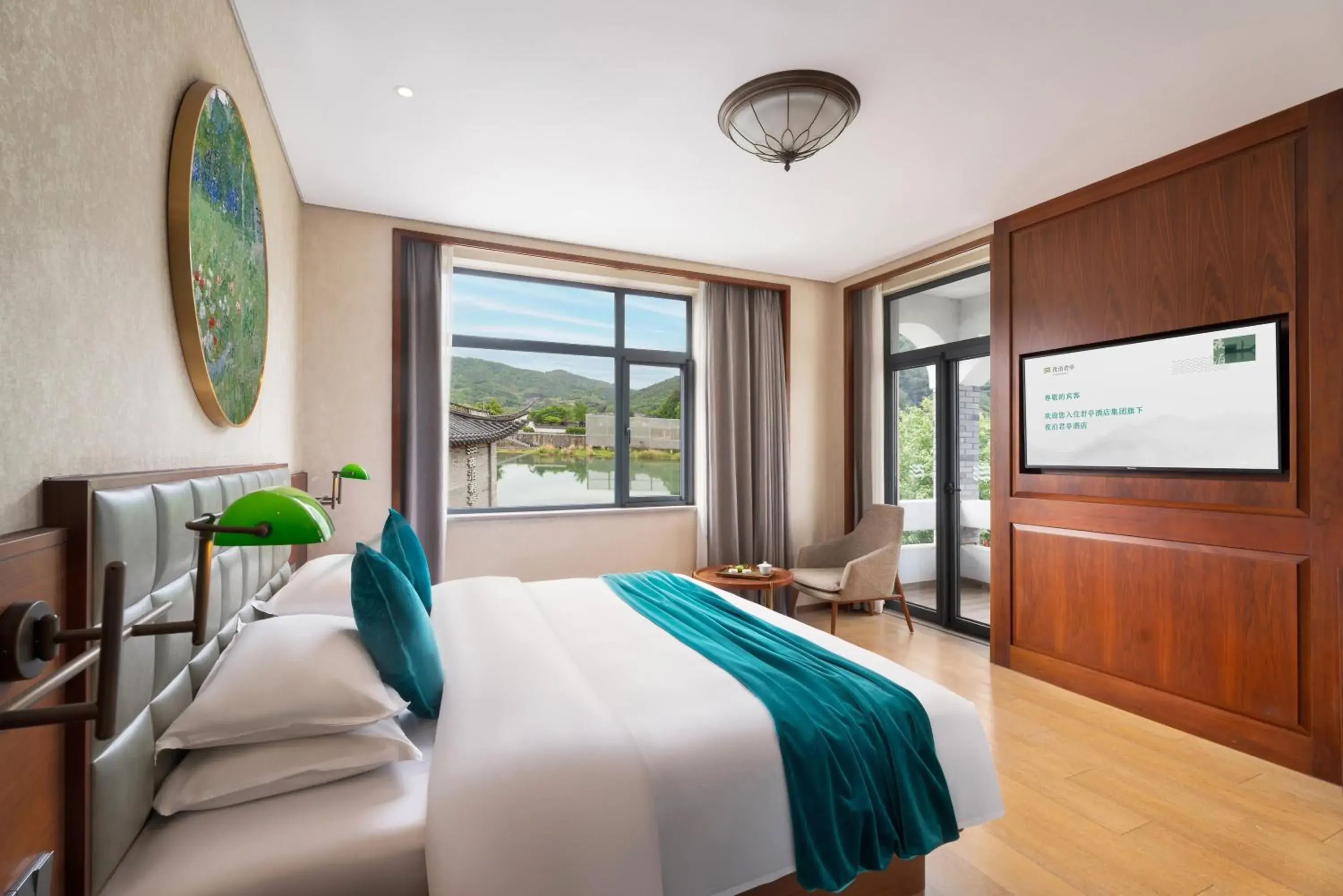 King Room with Lake View in SSAW Garden Hotel Ningbo Xikou King Room with Lake View in SSAW Garden Hotel Ningbo Xikou