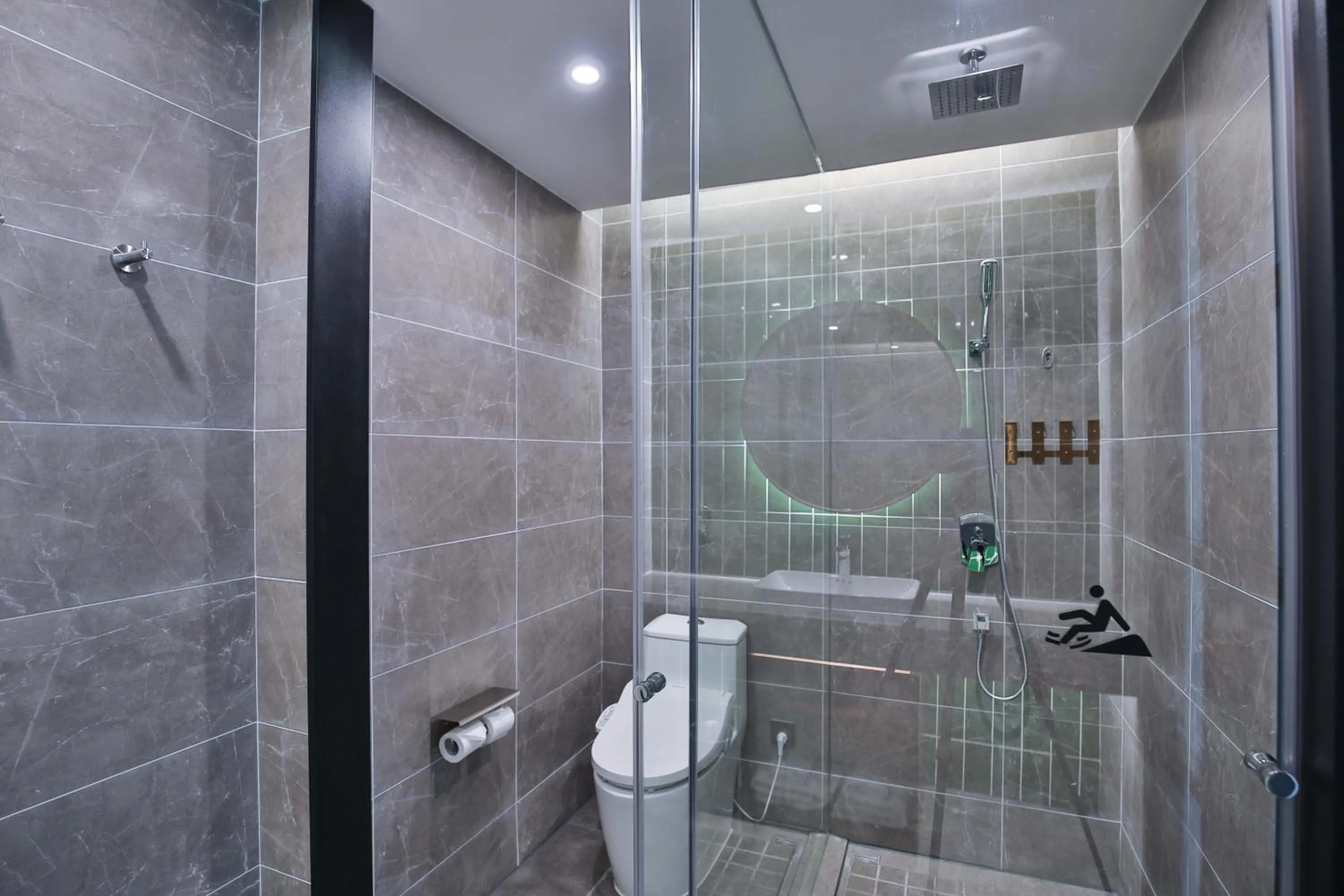 Shower in SSAW Garden Hotel Ningbo Xikou