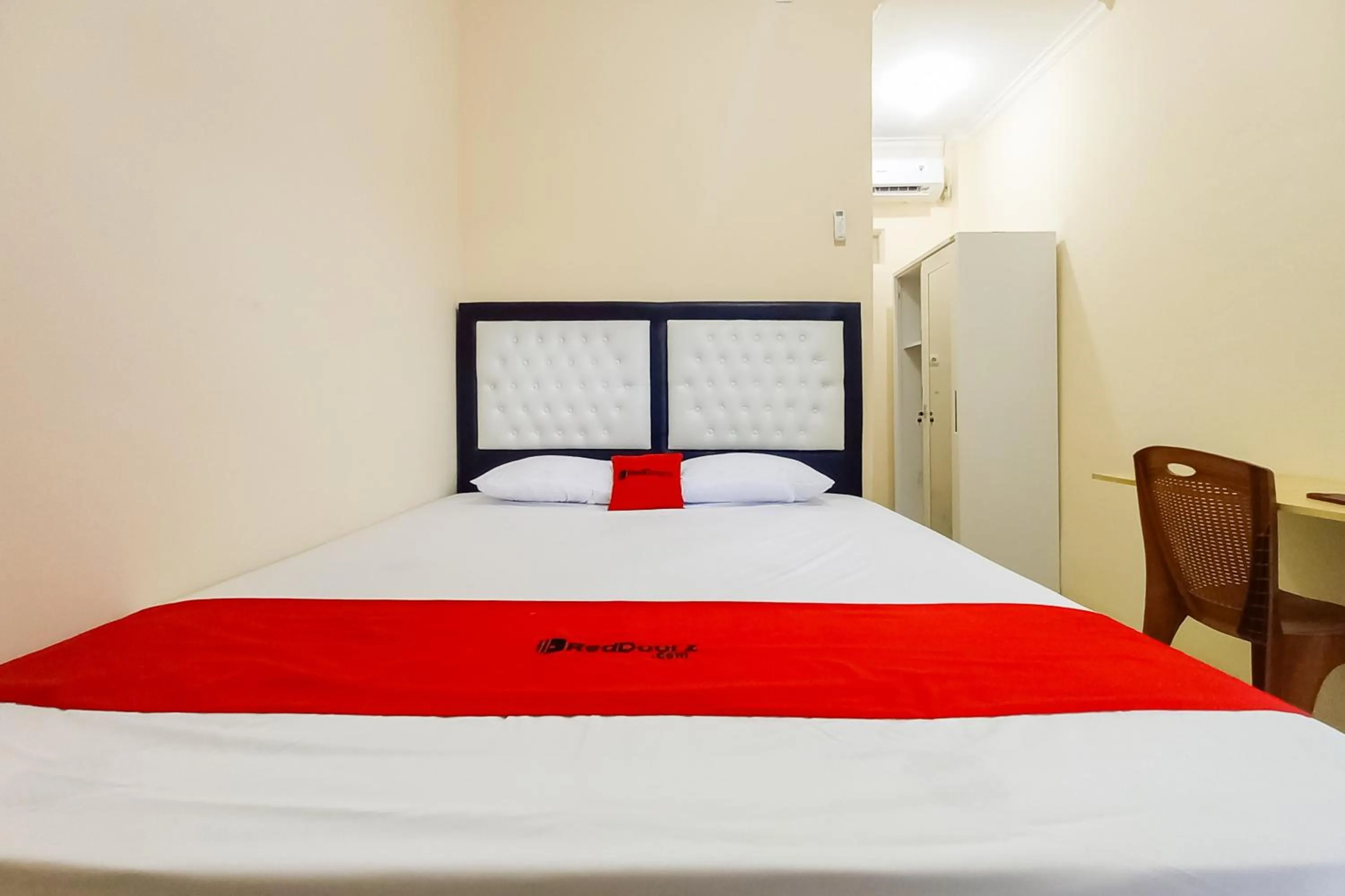 Bedroom, Bed in RedDoorz Syariah near JBC Jambi