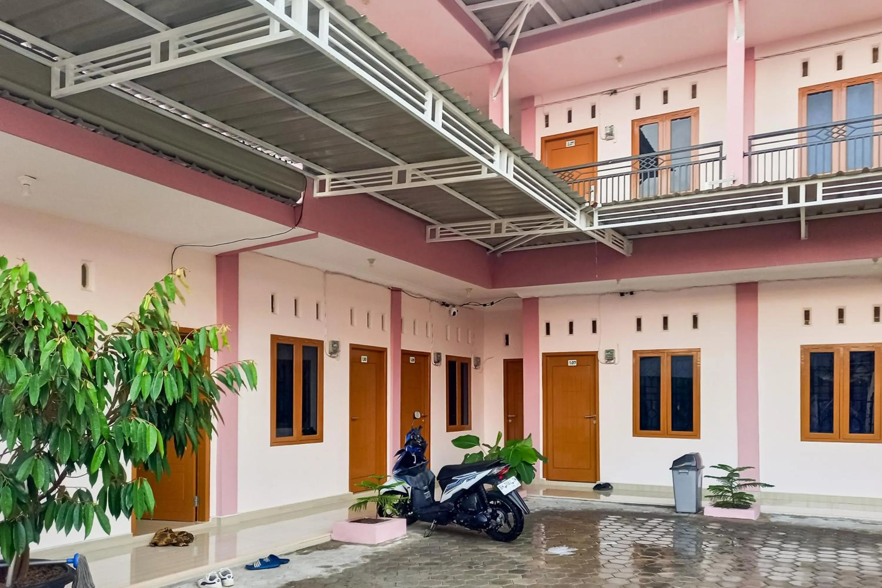 Property building in RedDoorz Syariah near JBC Jambi