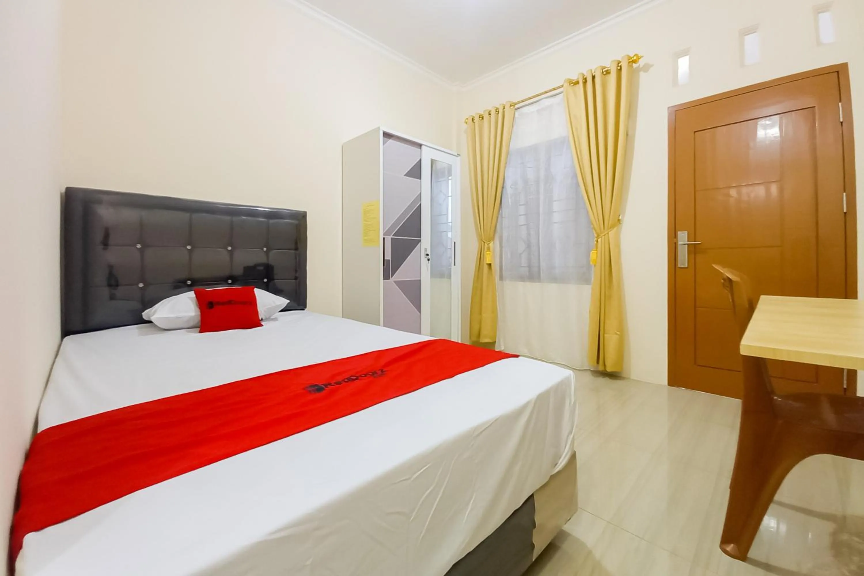 Bedroom, Bed in RedDoorz Syariah near JBC Jambi