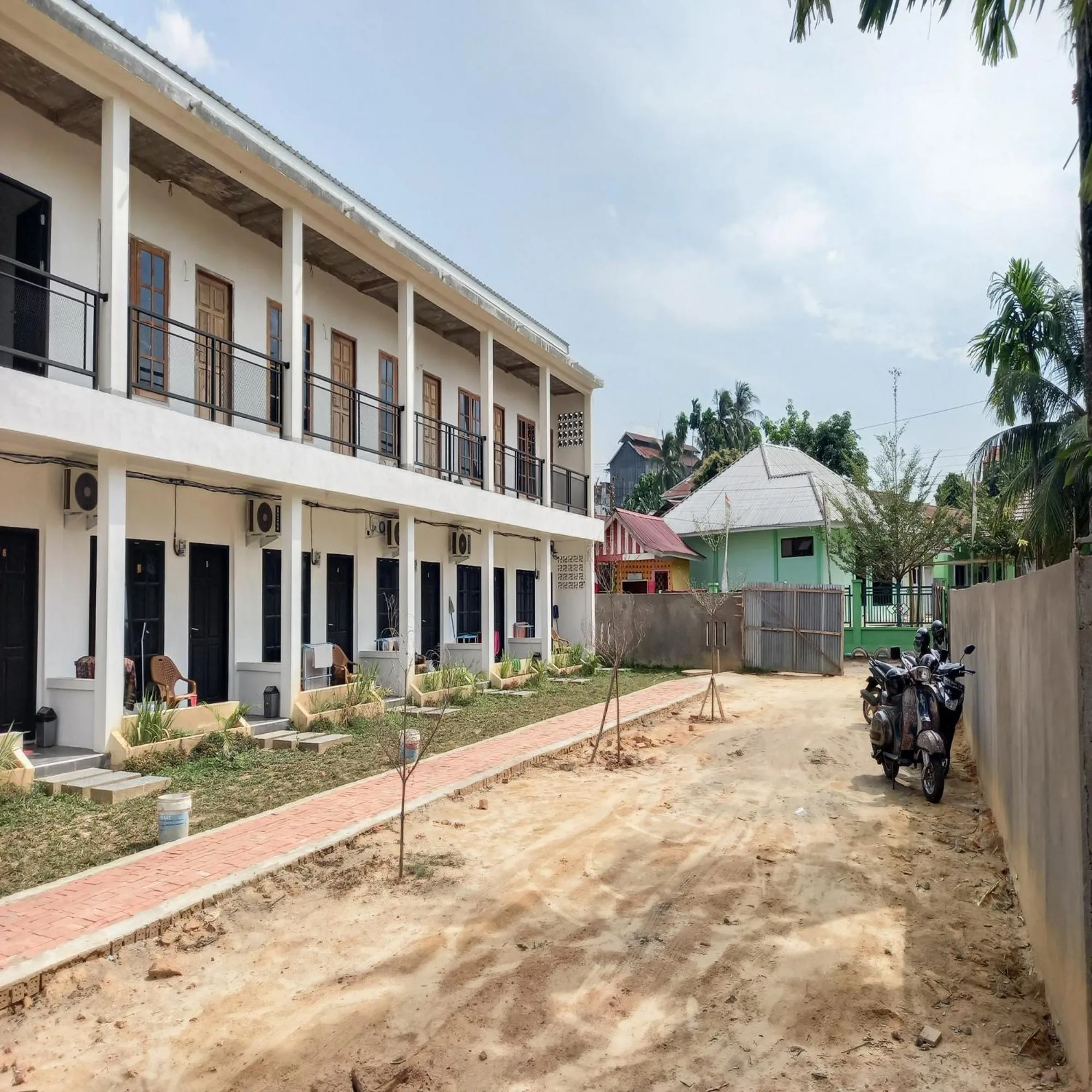 Facade/entrance in RedDoorz Syariah near Jamtos Lorong Hamba