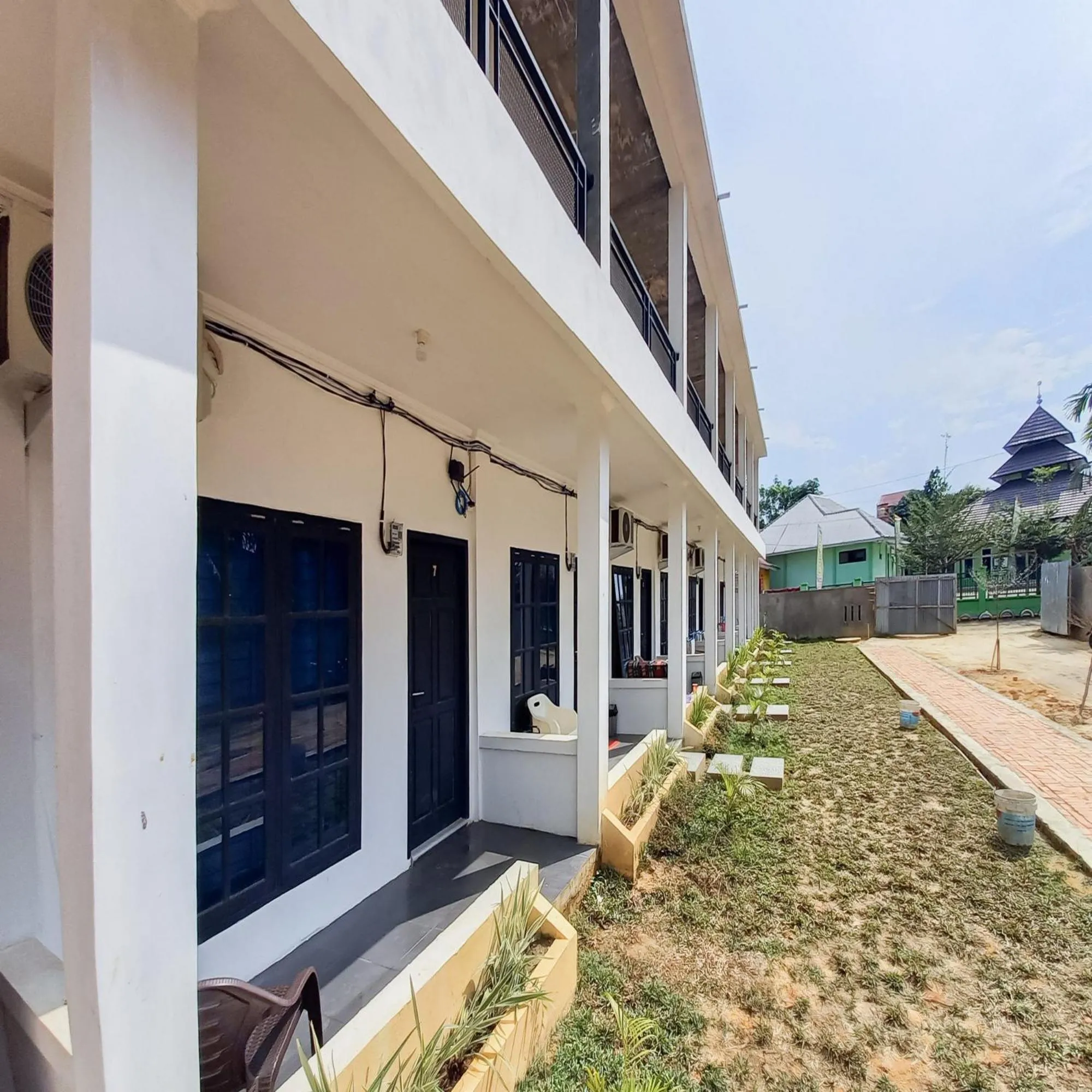 Facade/entrance in RedDoorz Syariah near Jamtos Lorong Hamba