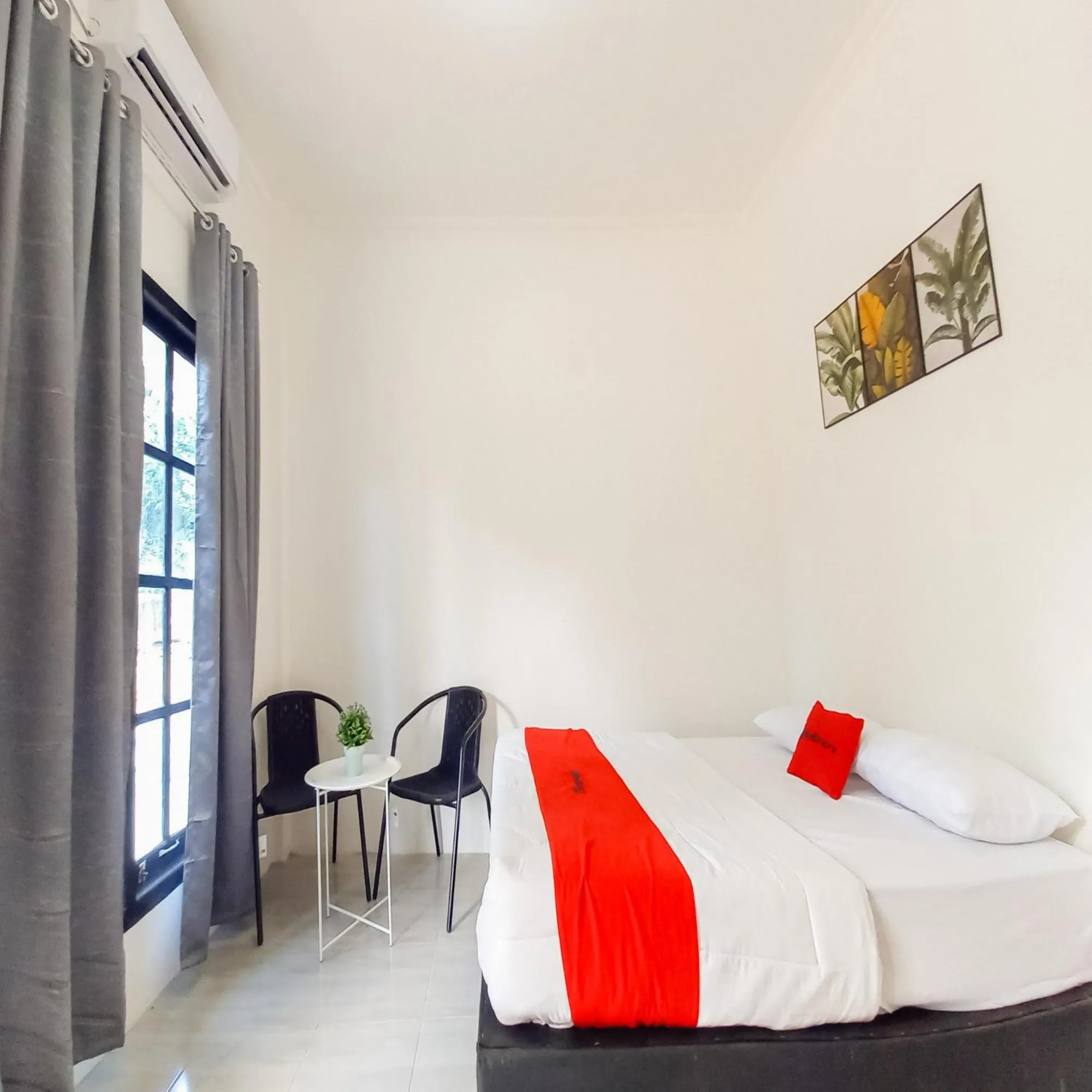 Bedroom, Bed in RedDoorz Syariah near Jamtos Lorong Hamba