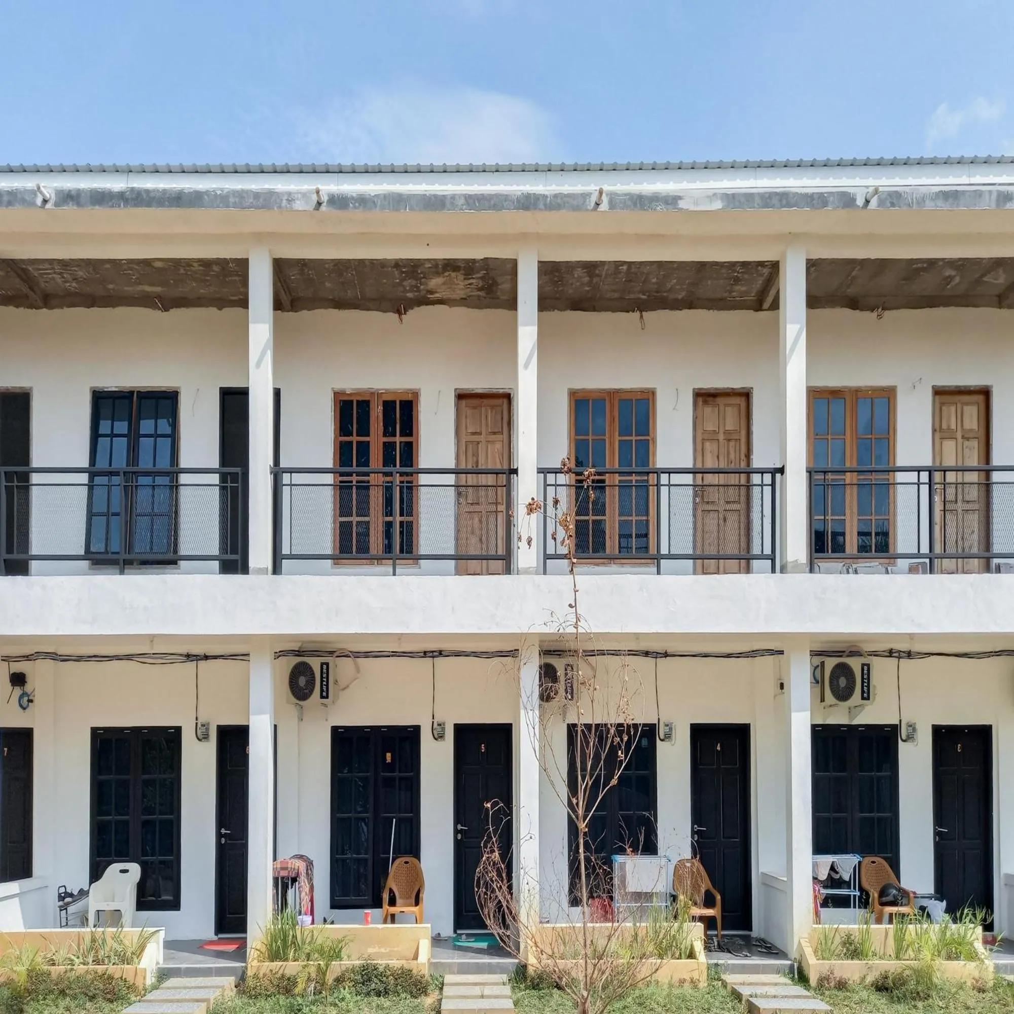 Facade/entrance in RedDoorz Syariah near Jamtos Lorong Hamba