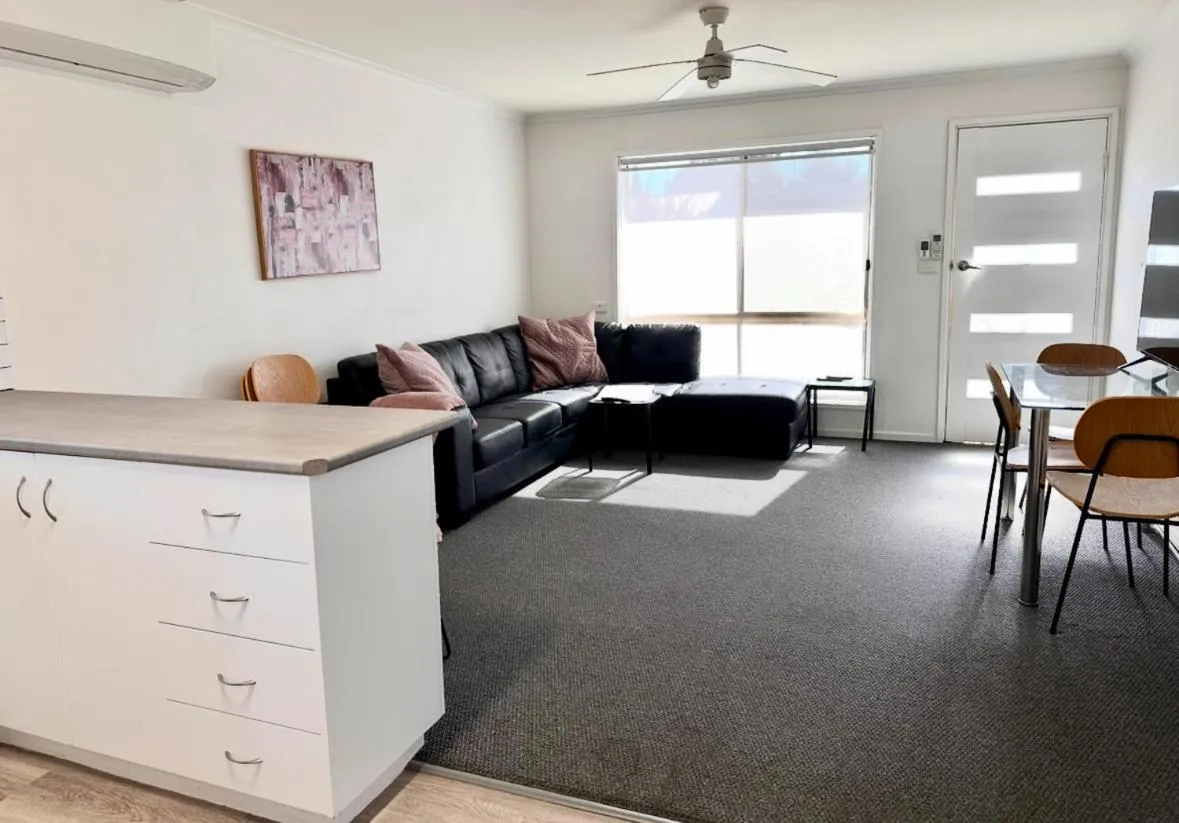 Sunny Shackell - Echuca Moama Holiday Accommodation