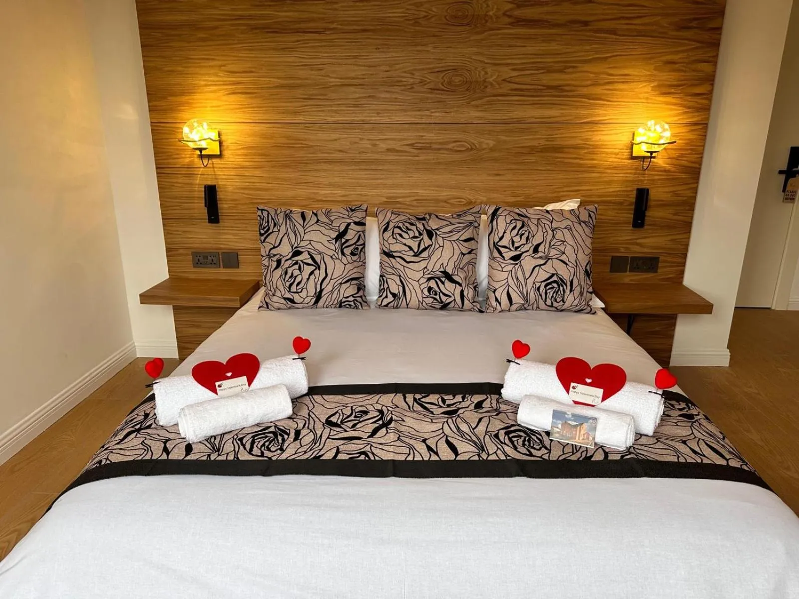 Bed in Rosemay Hotel near London Heathrow Airport