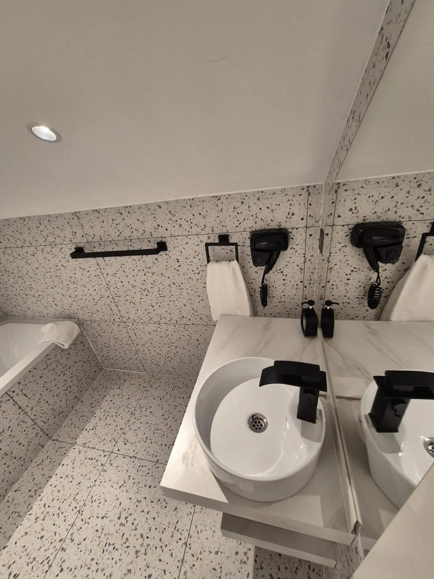Bathroom in Rosemay Boutique Hotel Near Heathrow Airport