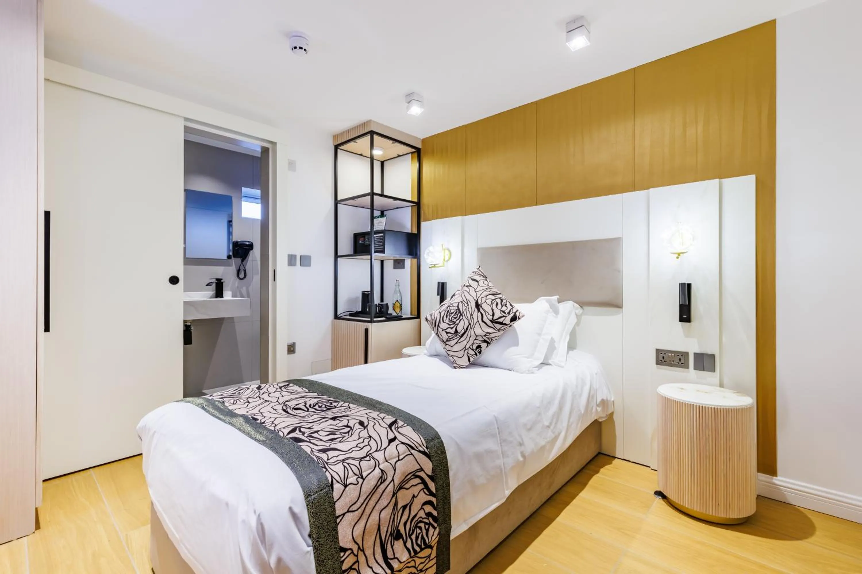 Bed in Rosemay Hotel near London Heathrow Airport