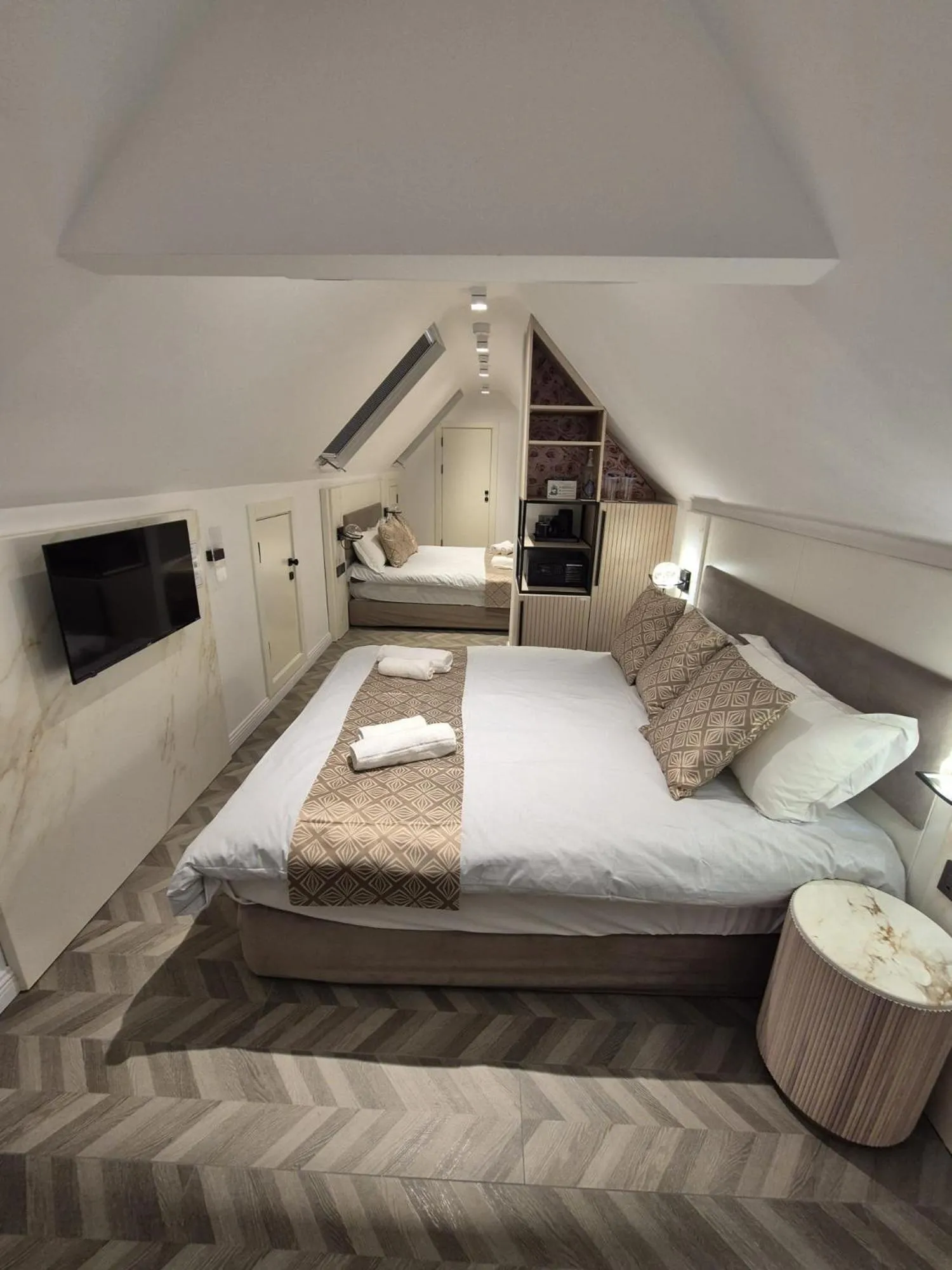 Photo of the whole room, Bed in Rosemay Hotel near London Heathrow Airport