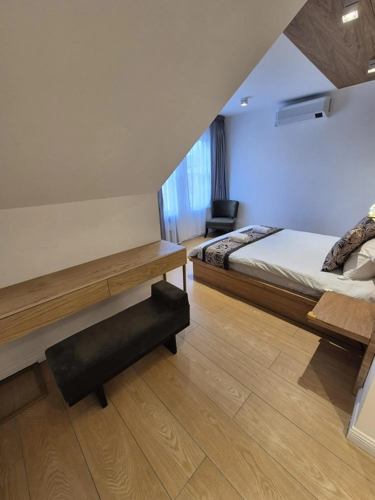 Bedroom, Bed in Rosemay Boutique Hotel Near Heathrow Airport