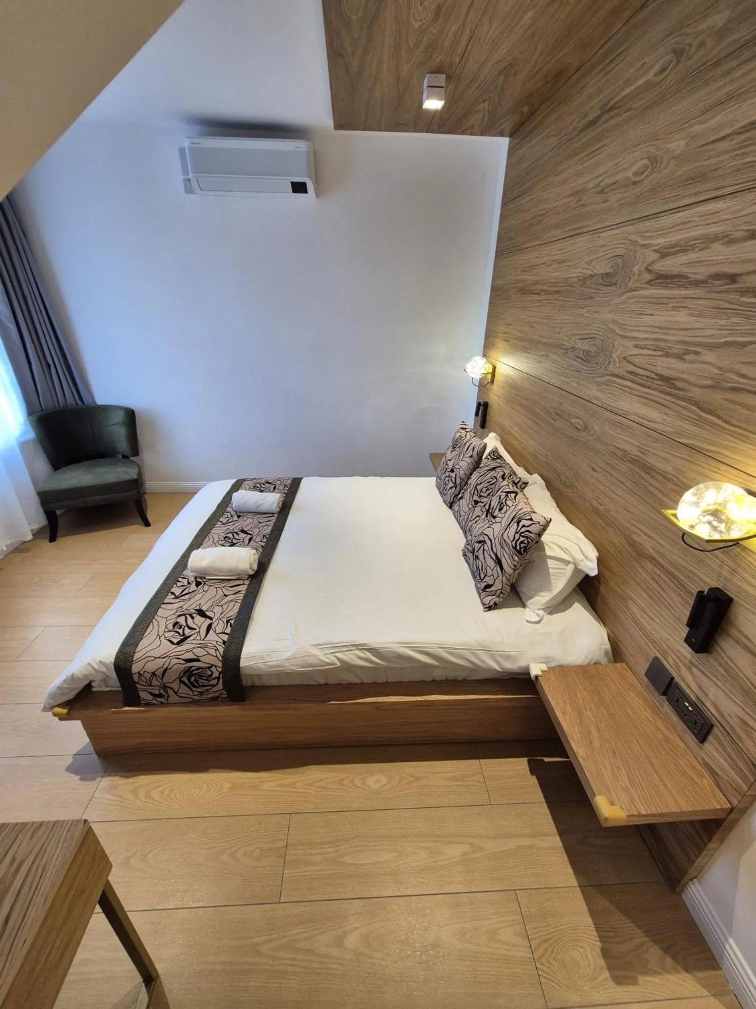 Bed in Rosemay Boutique Hotel Near Heathrow Airport